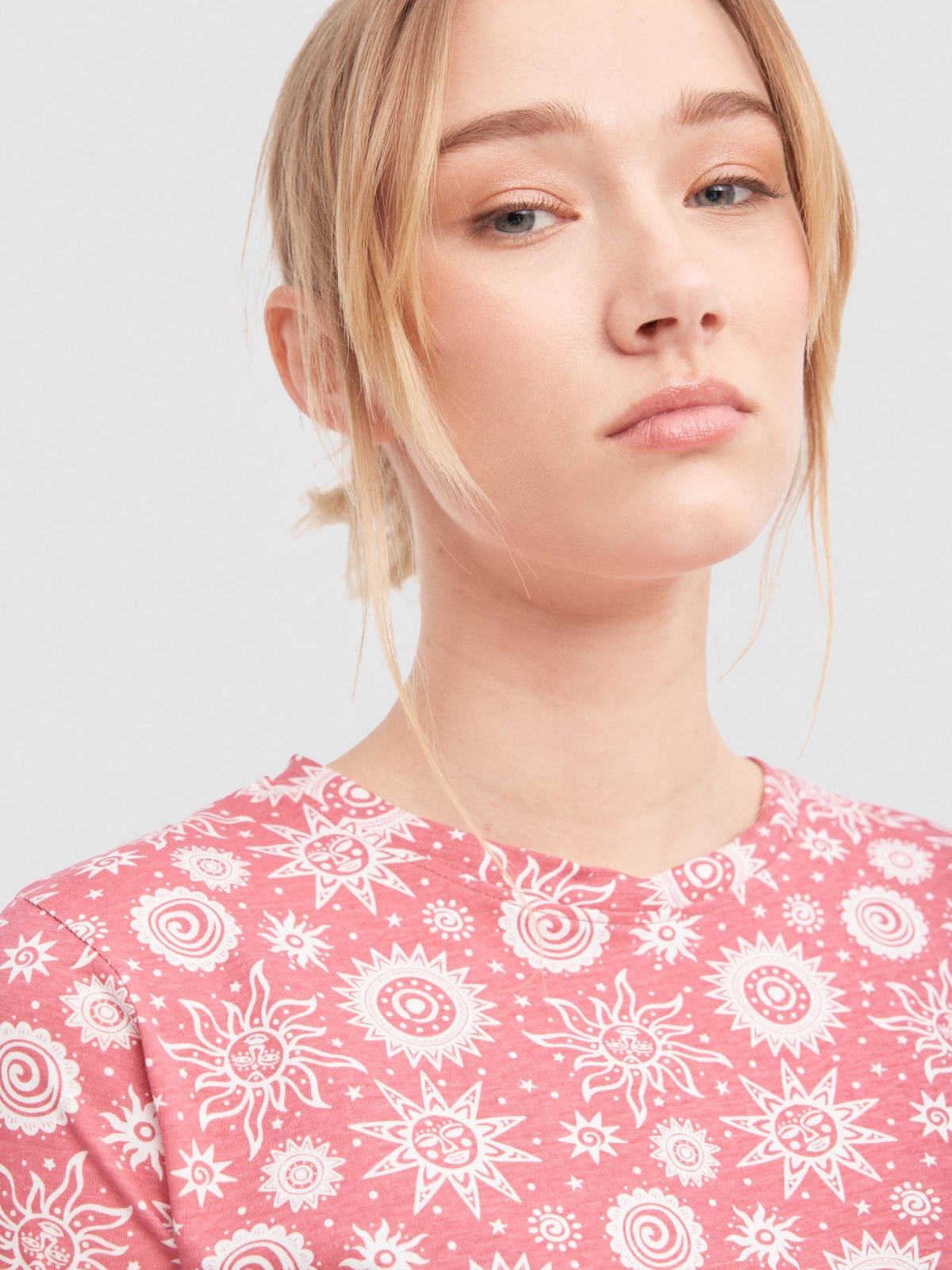 T-shirt Tarot Sol vermelho vista detalhe