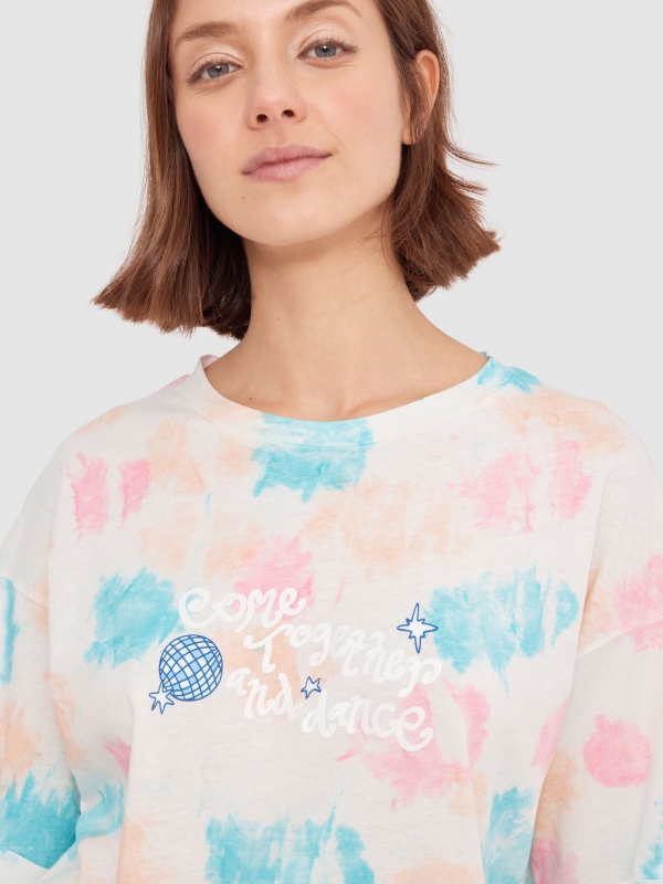 T-shirt tie dye discoteca rosa claro vista detalhe