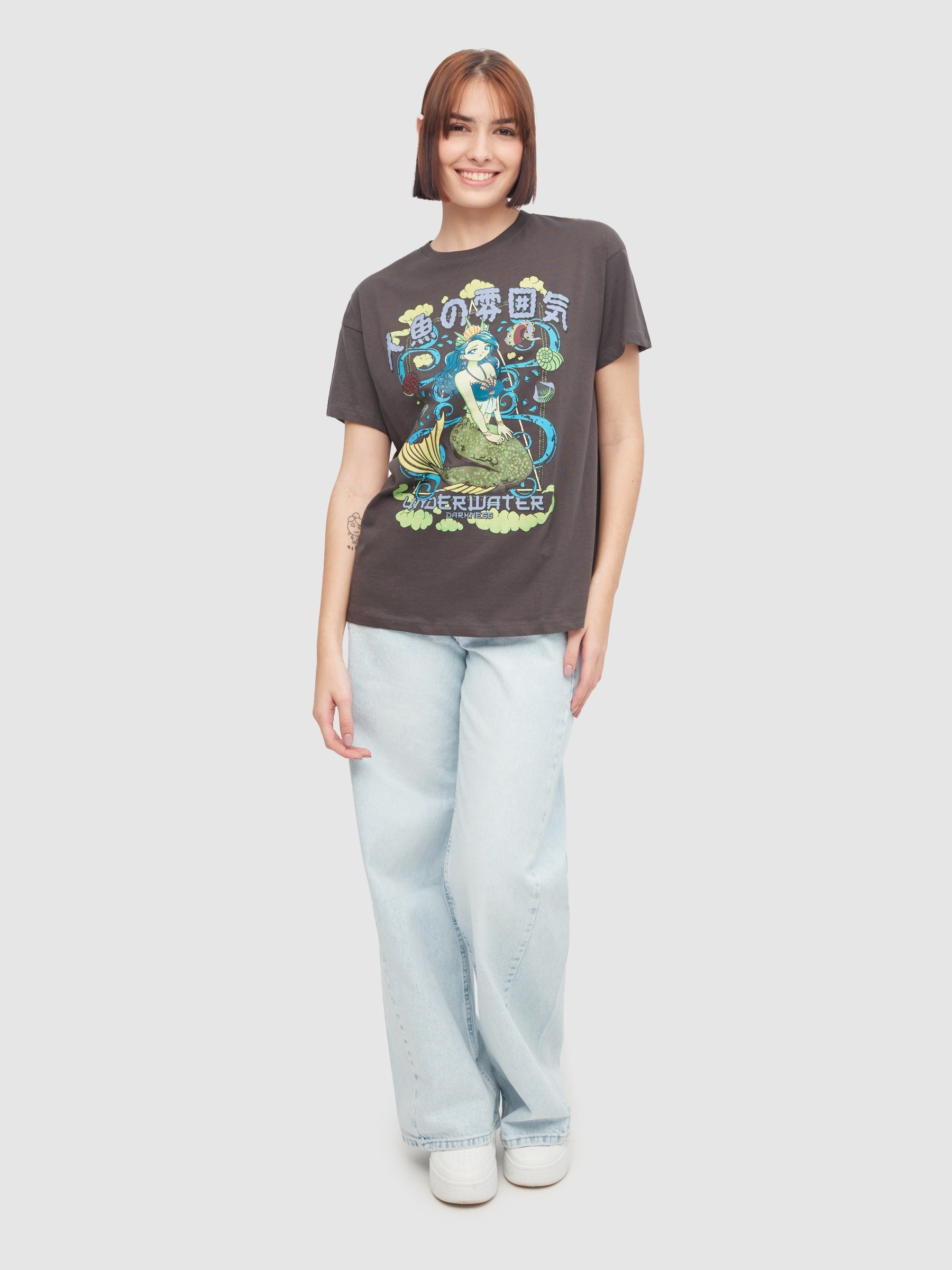 T-shirt com estampado de sereia cinza escuro vista meia frontal