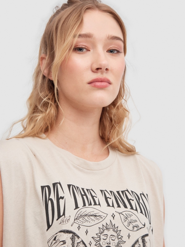 Camisola de alças borboleta taupe vista detalhe