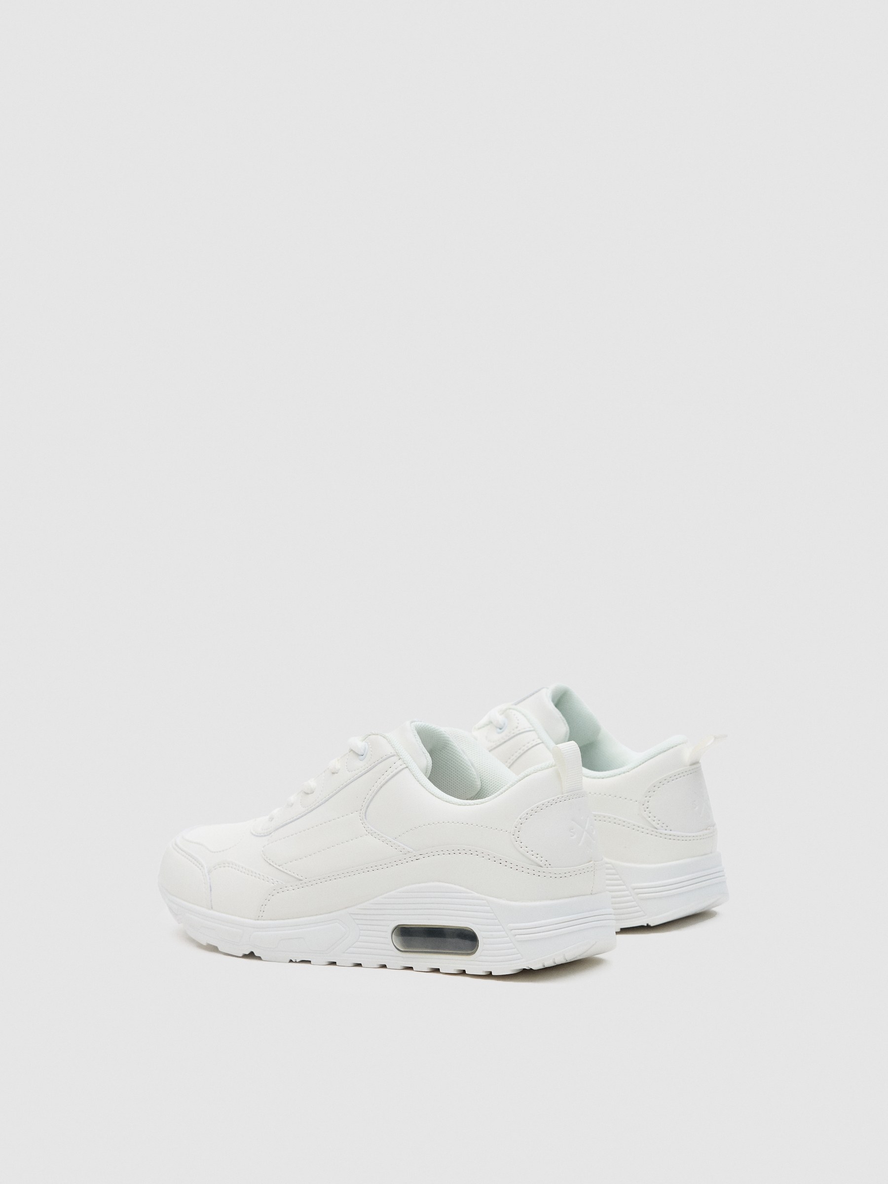 Leather-effect sneaker with air chamber