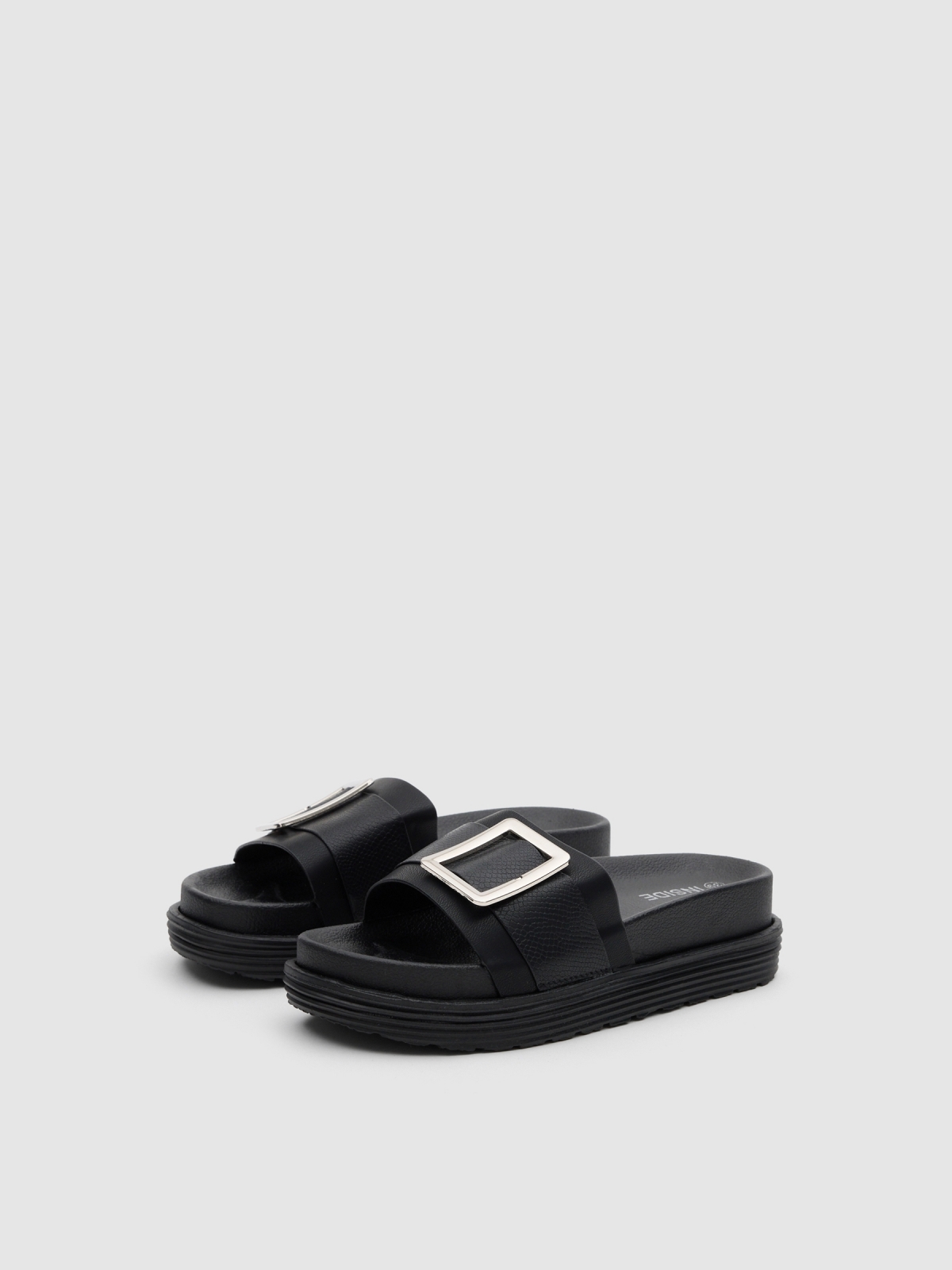 Platform buckle black 45º front view