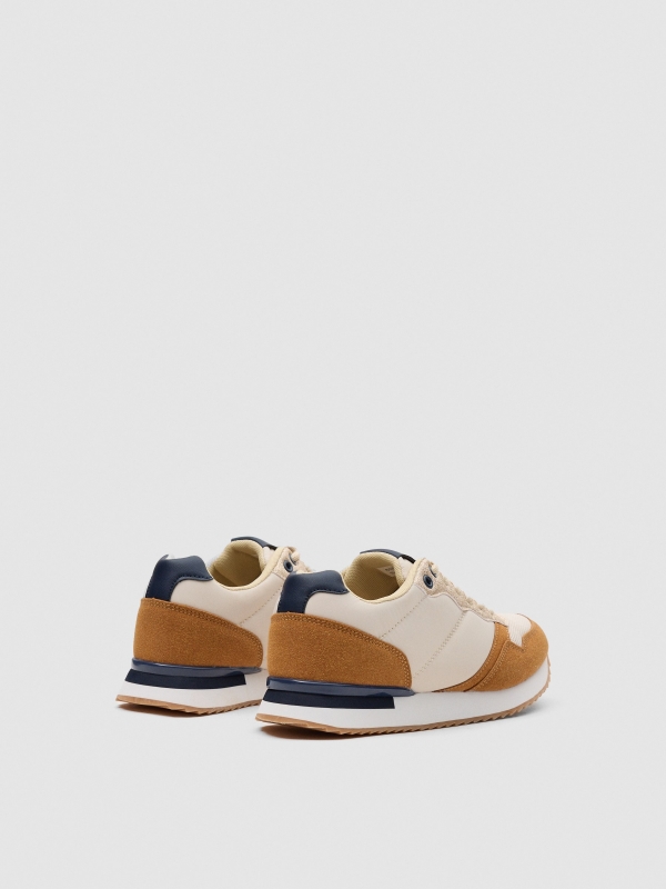 Ténis de corrida casual vista traseira 45º