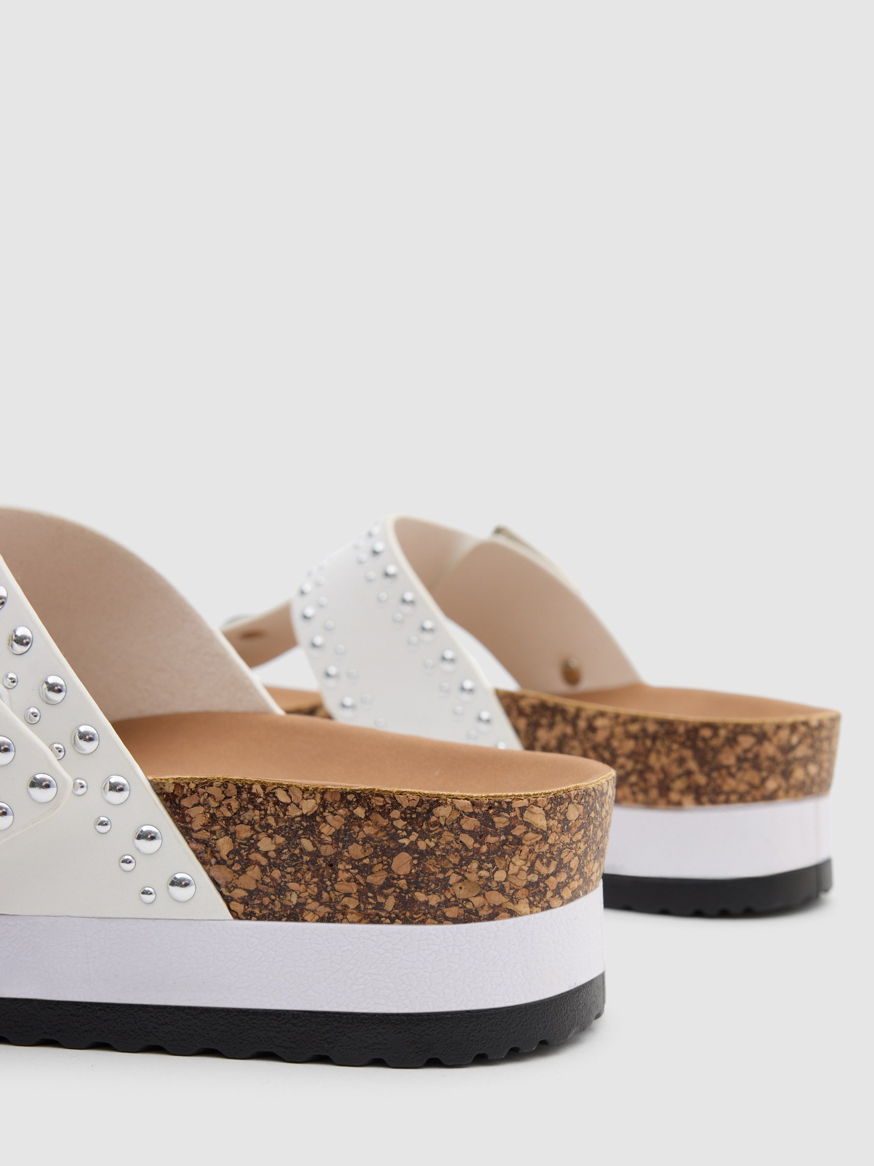 Platform studs white