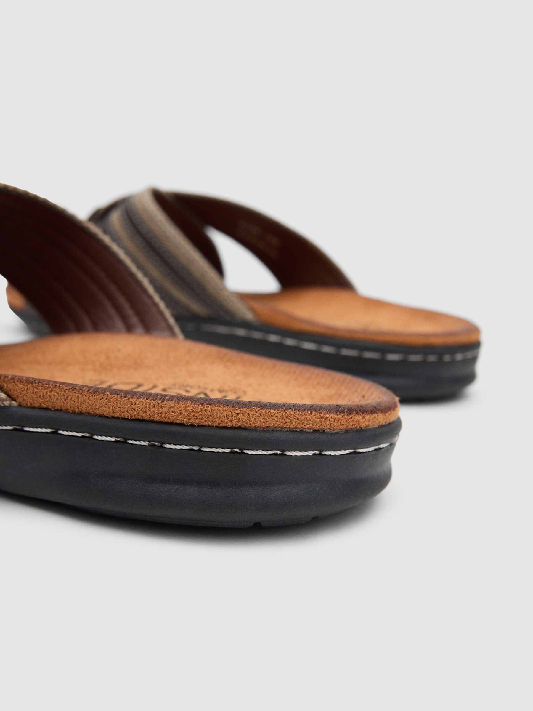 Canvas cross sandal dark brown