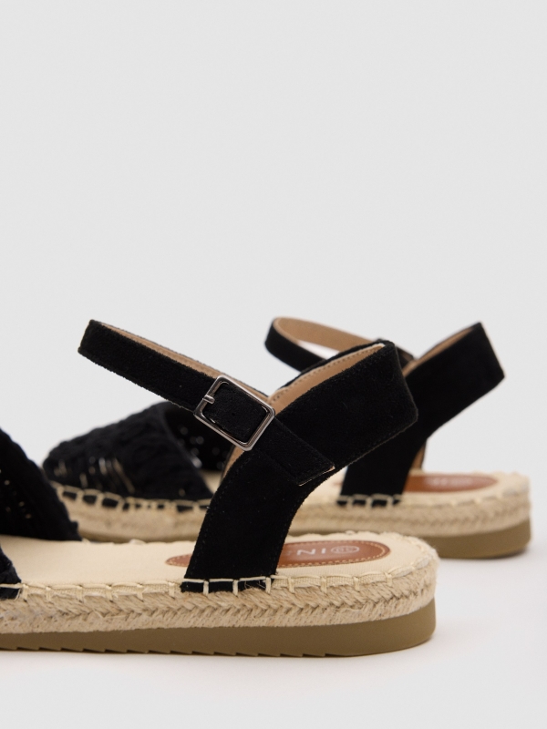 Sandalia crochet negro vista detalle