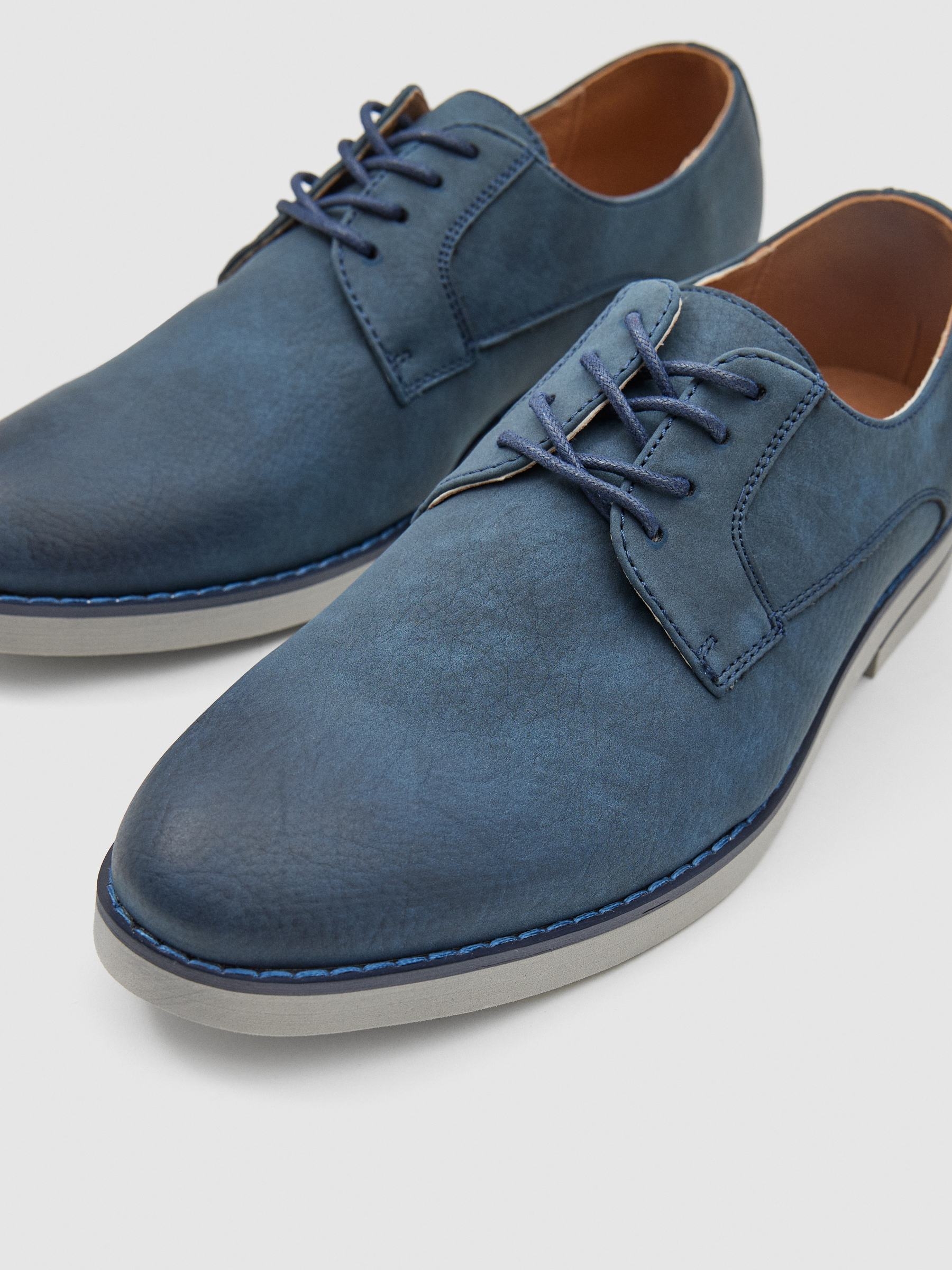 Classic lace-up shoe blue