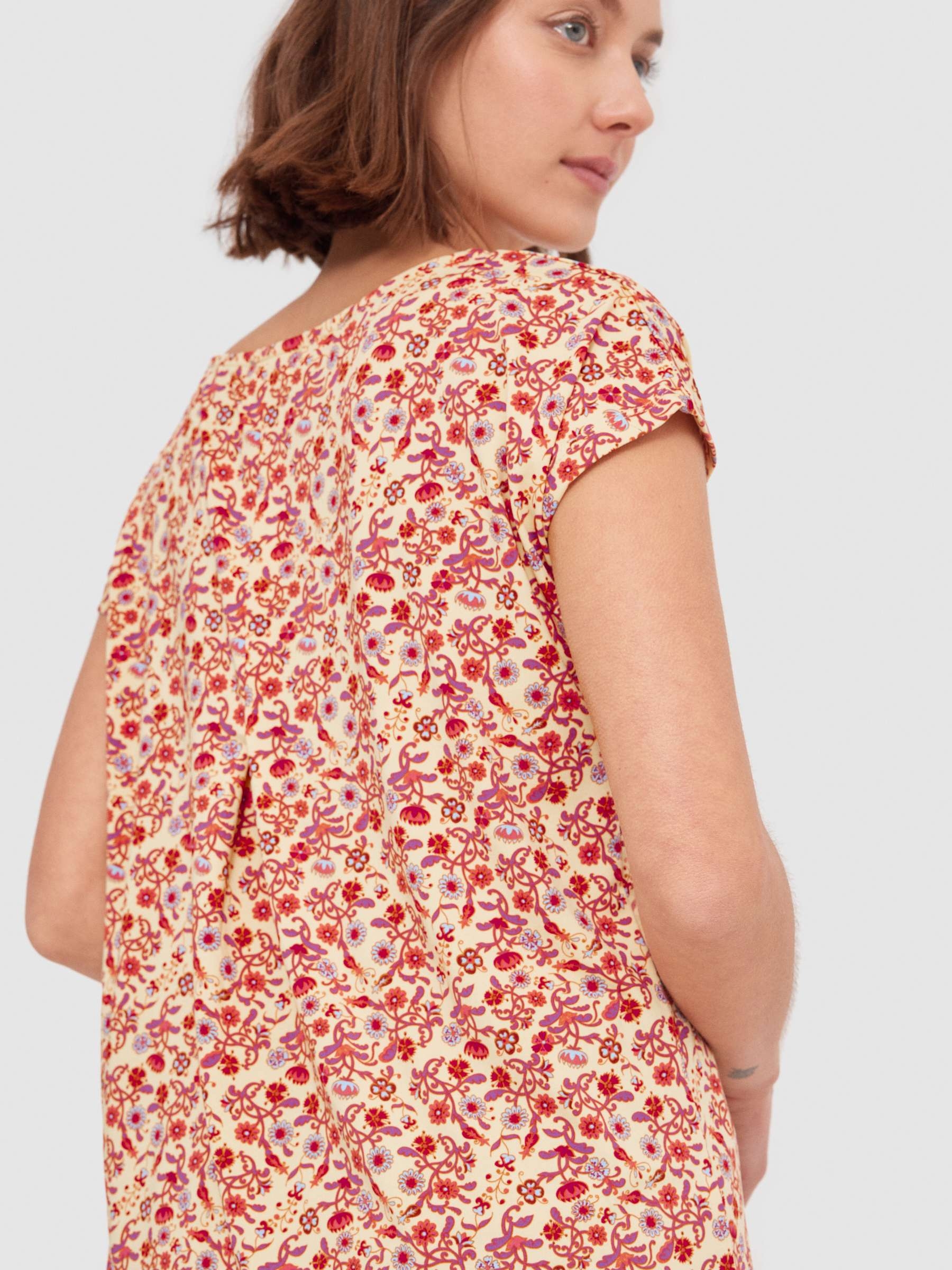 Floral sleeveless T-shirt. sand middle front view