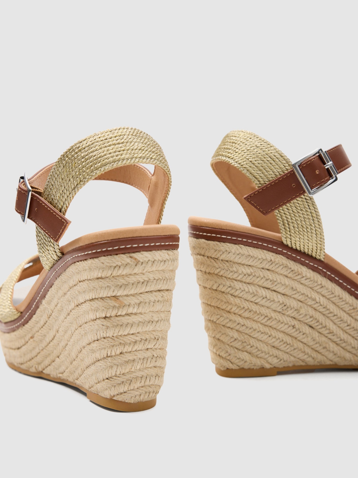 Shiny thread wedges golden/silver detail view