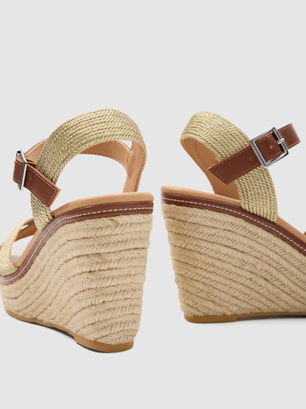 Shiny thread wedges golden/silver detail view