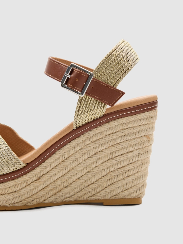 Shiny thread wedges golden/silver detail view