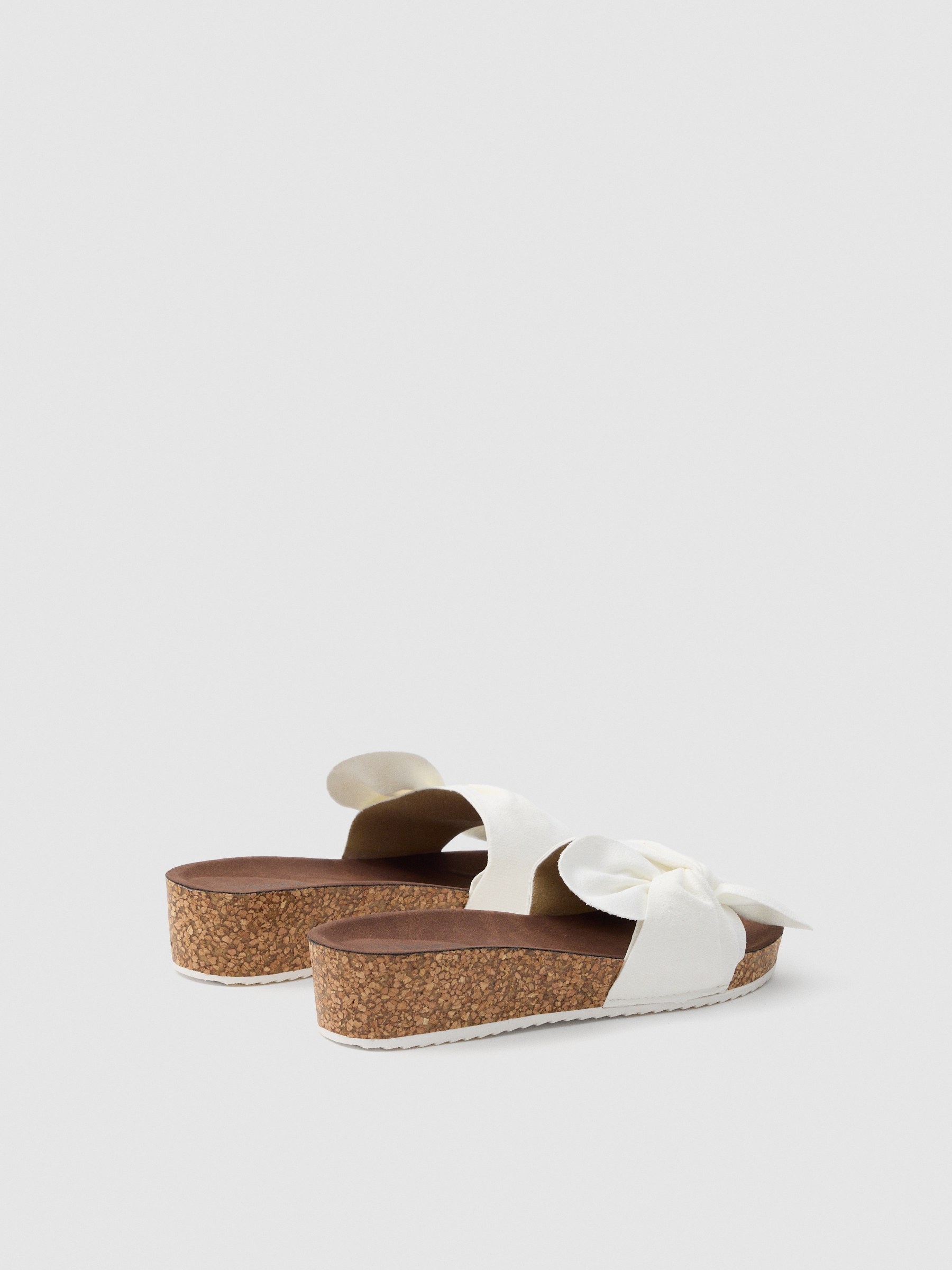 Wedge shovel loop white