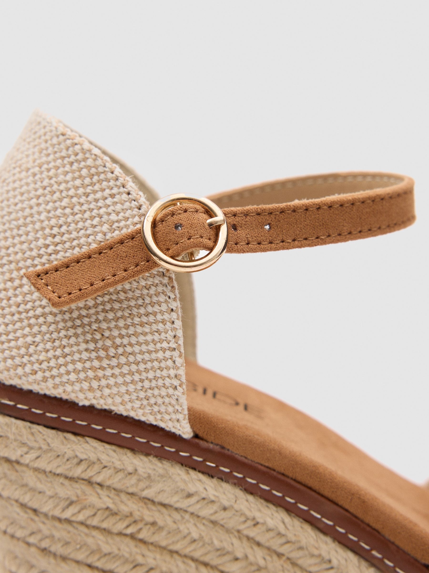 Closed canvas wedge sand