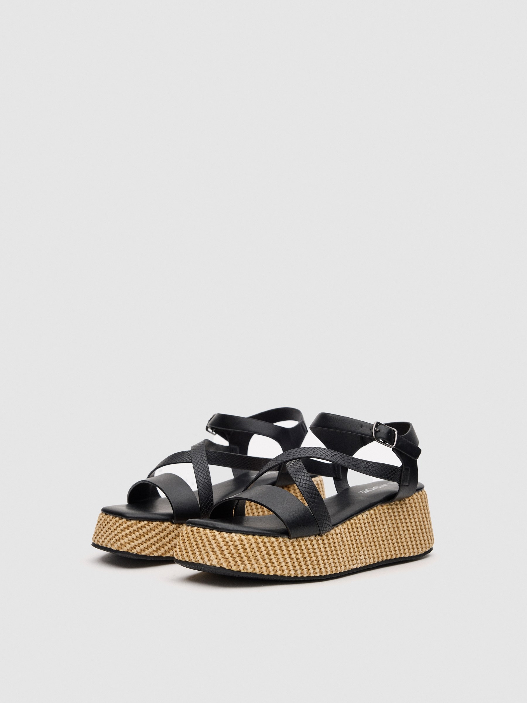 Plataforma rafia negro