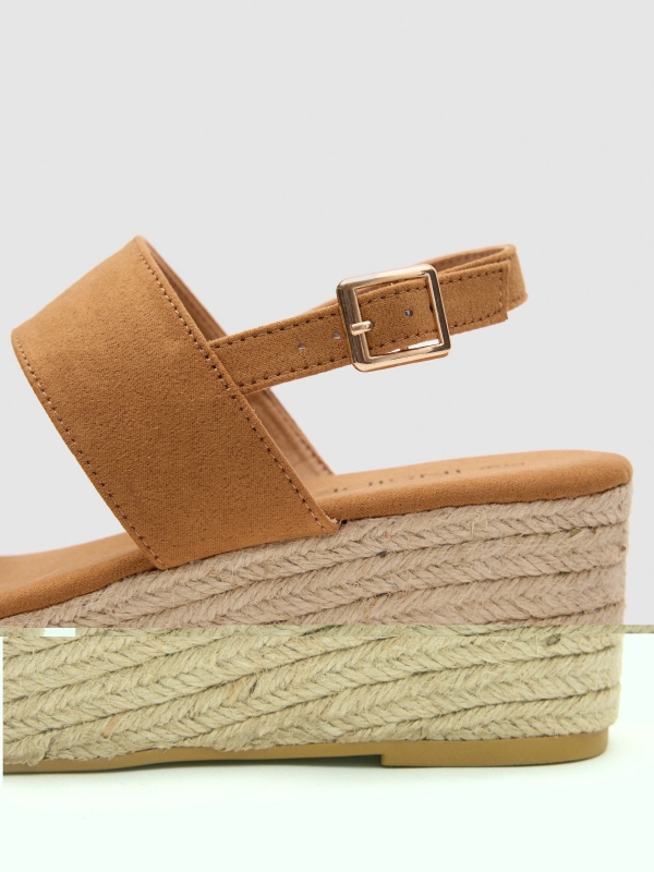 Wedge wide straps cinnamon detail view