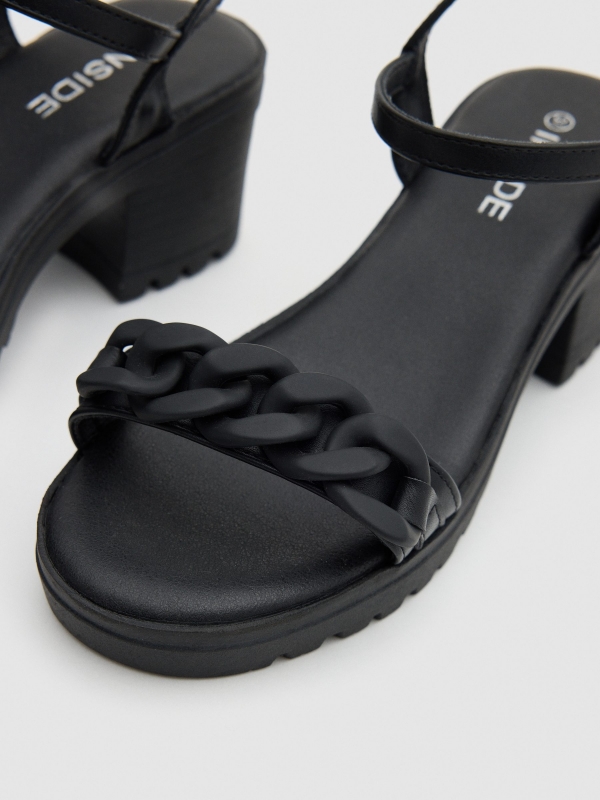 Heel sandal chain black detail view