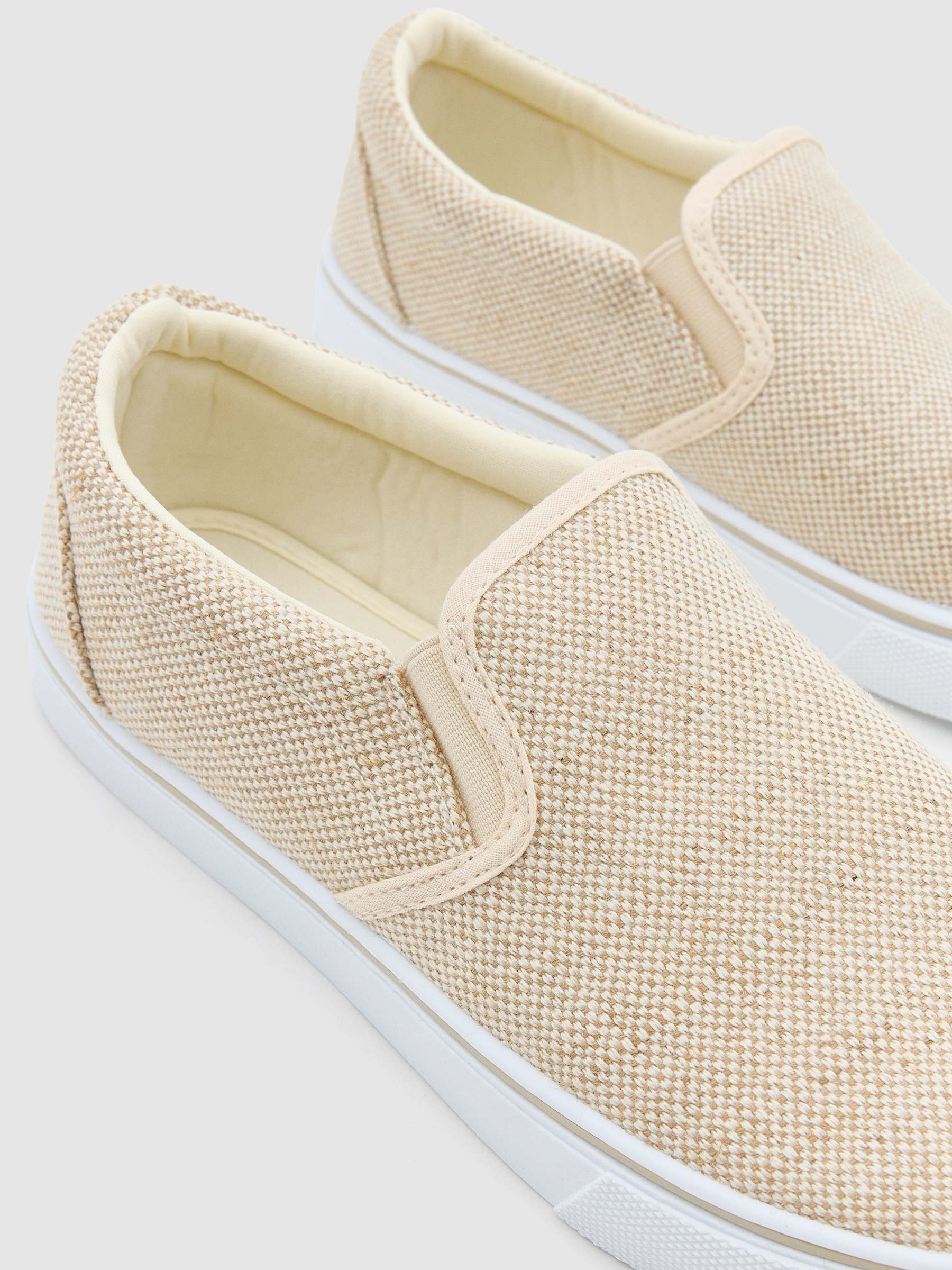 Basic canvas trainer sand