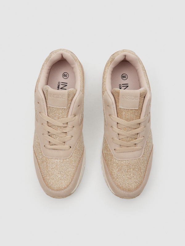 Combined sneaker shiny sand zenithal view