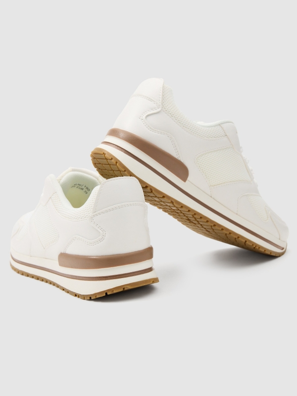 Deportivo running multipiezas blanco roto vista detalle