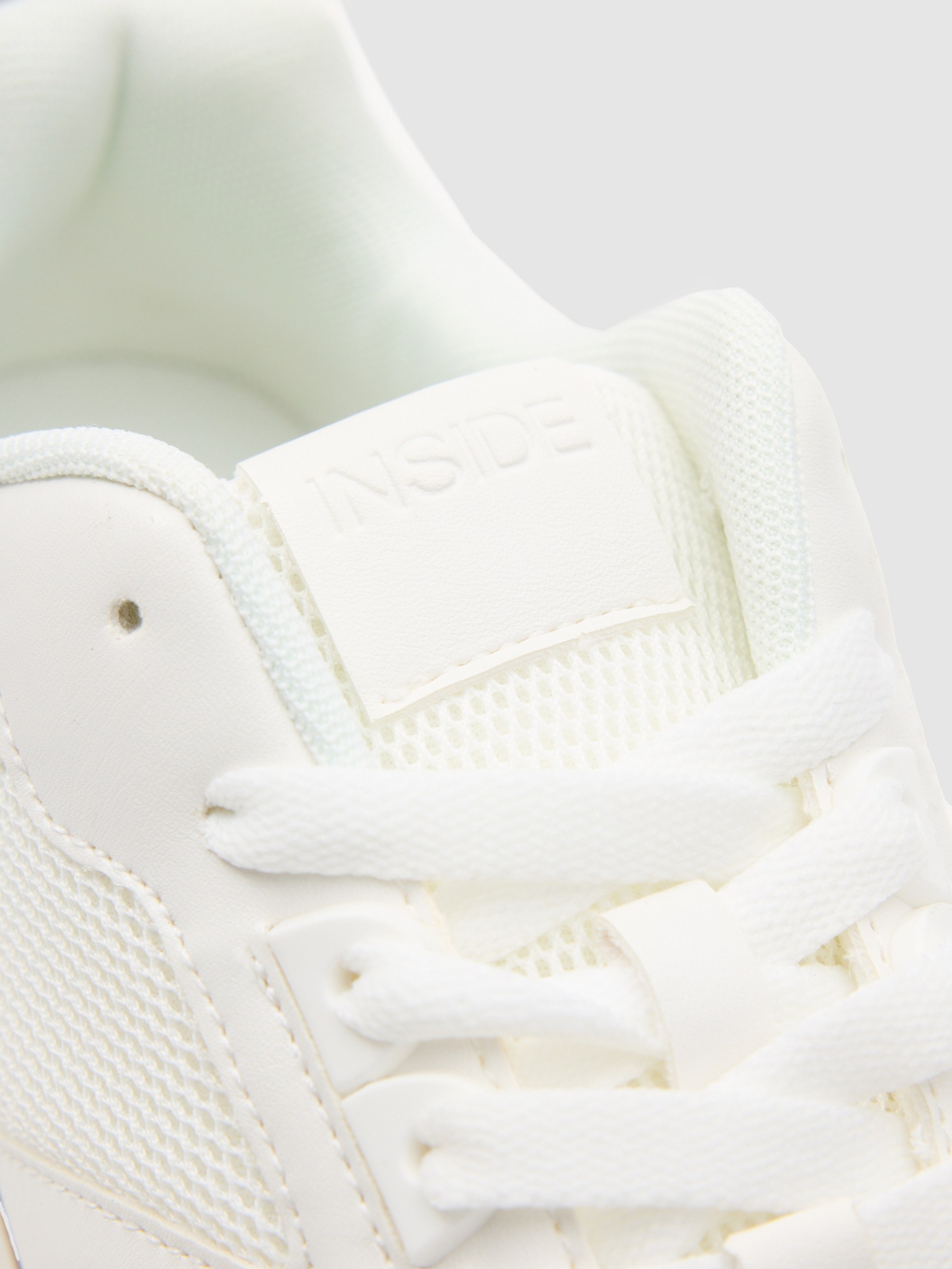 Deportivo running multipiezas blanco roto