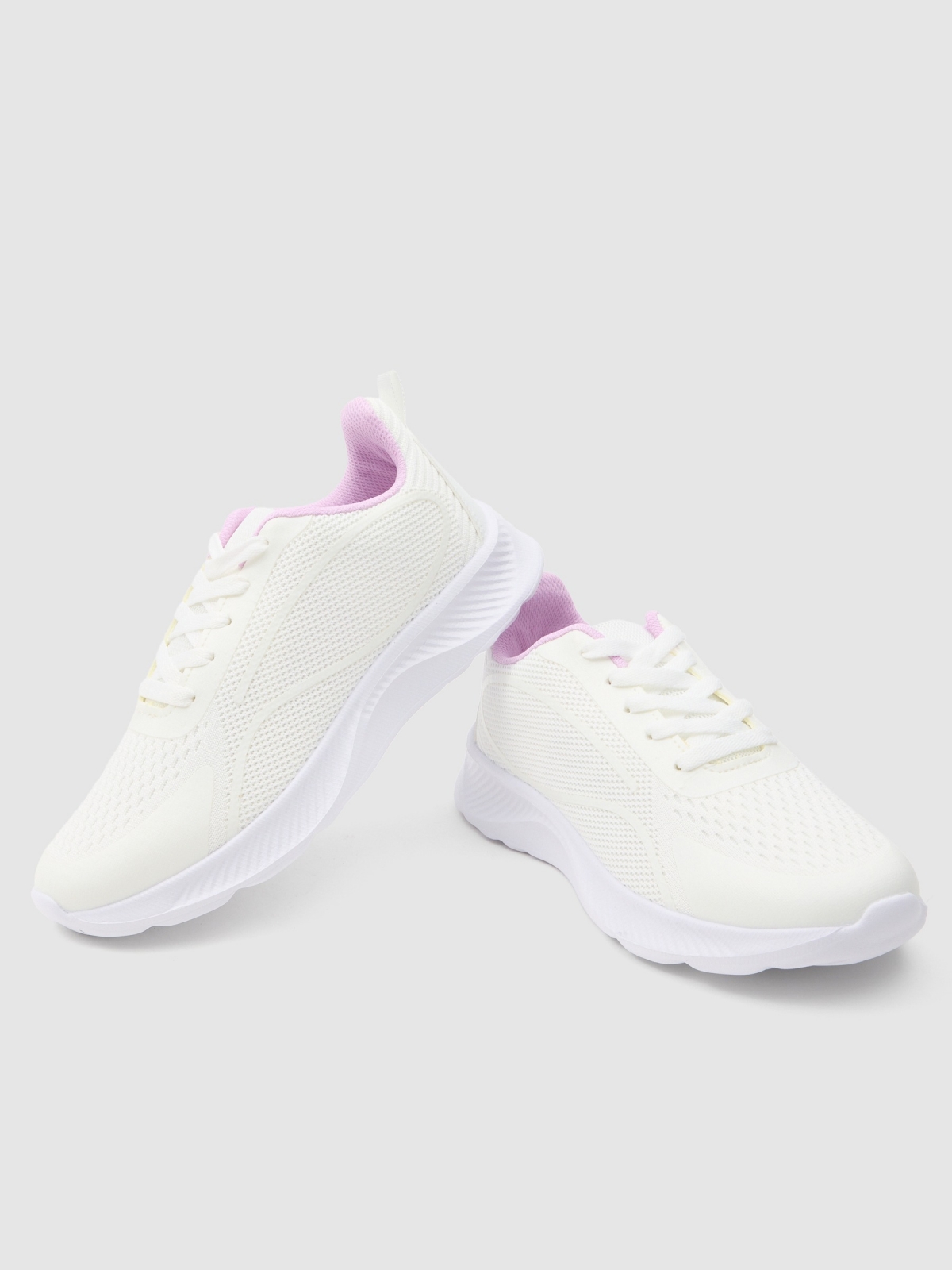 Deportivo running clásico blanco vista detalle