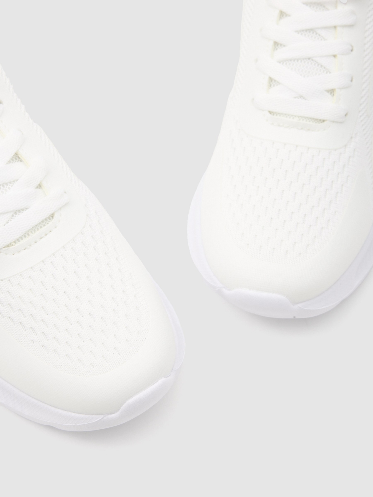 Deportivo running clásico blanco vista detalle