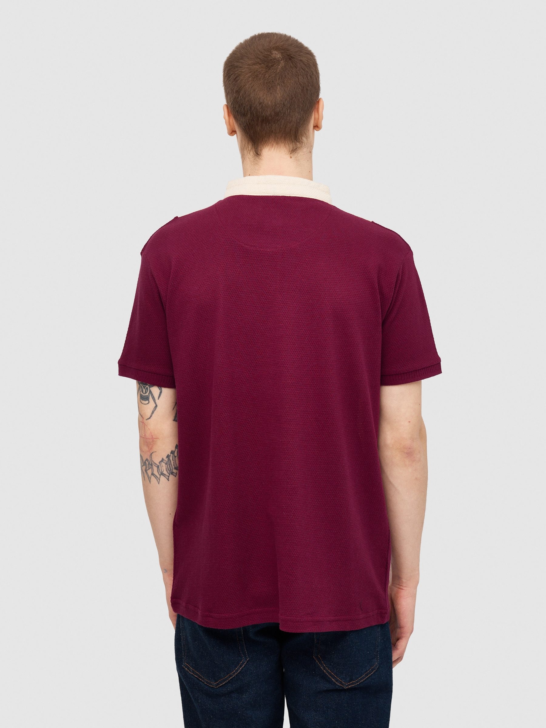 Vertical band pole burgundy middle front view