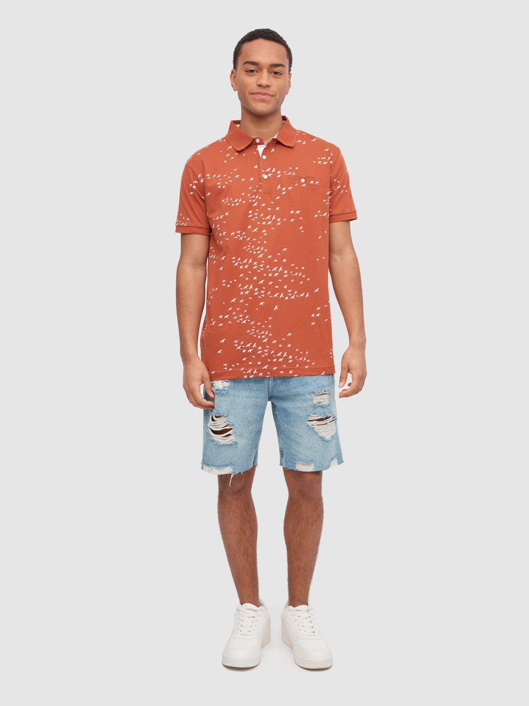 Pólo aves marrom vista meia frontal