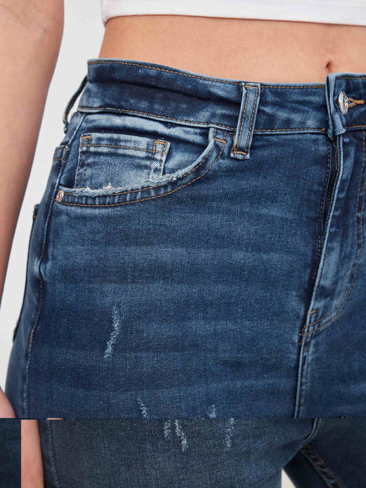 Jeans skinny tiro alto desgastados azul oscuro vista detalle