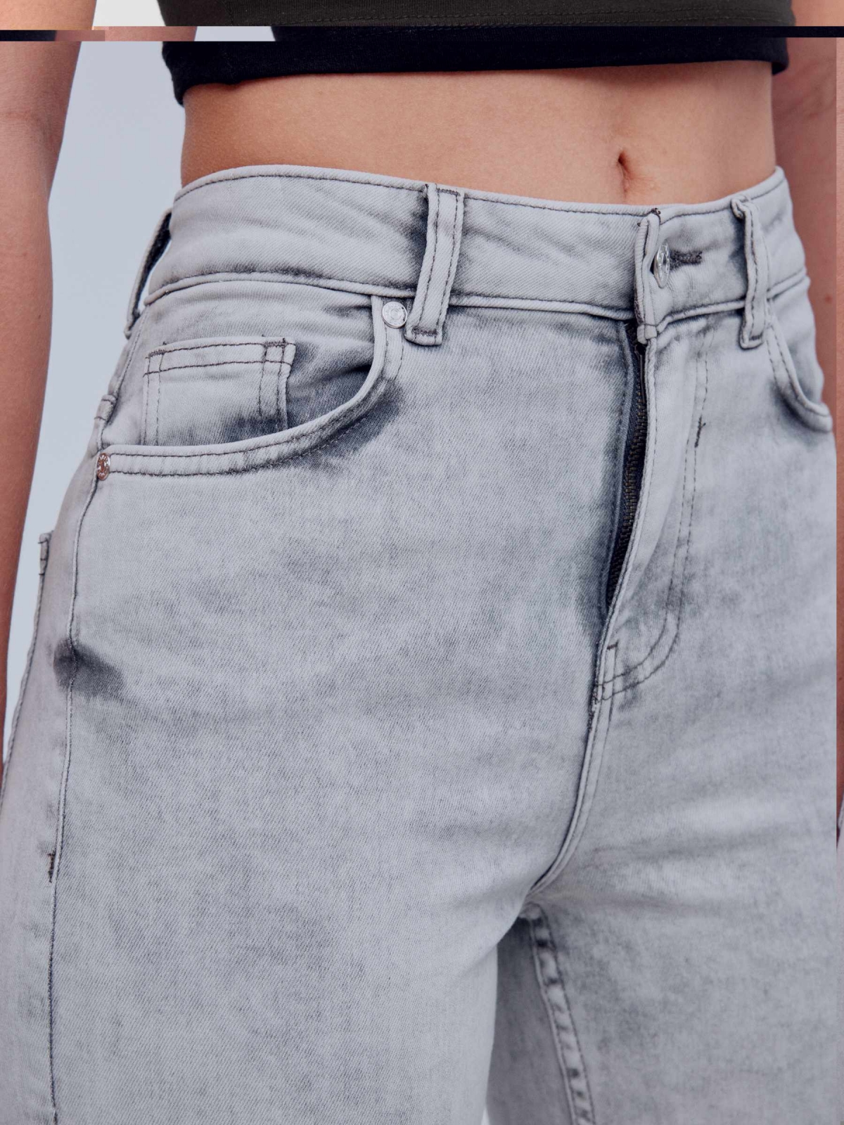 Jeans mom slim fit medium grey detail view