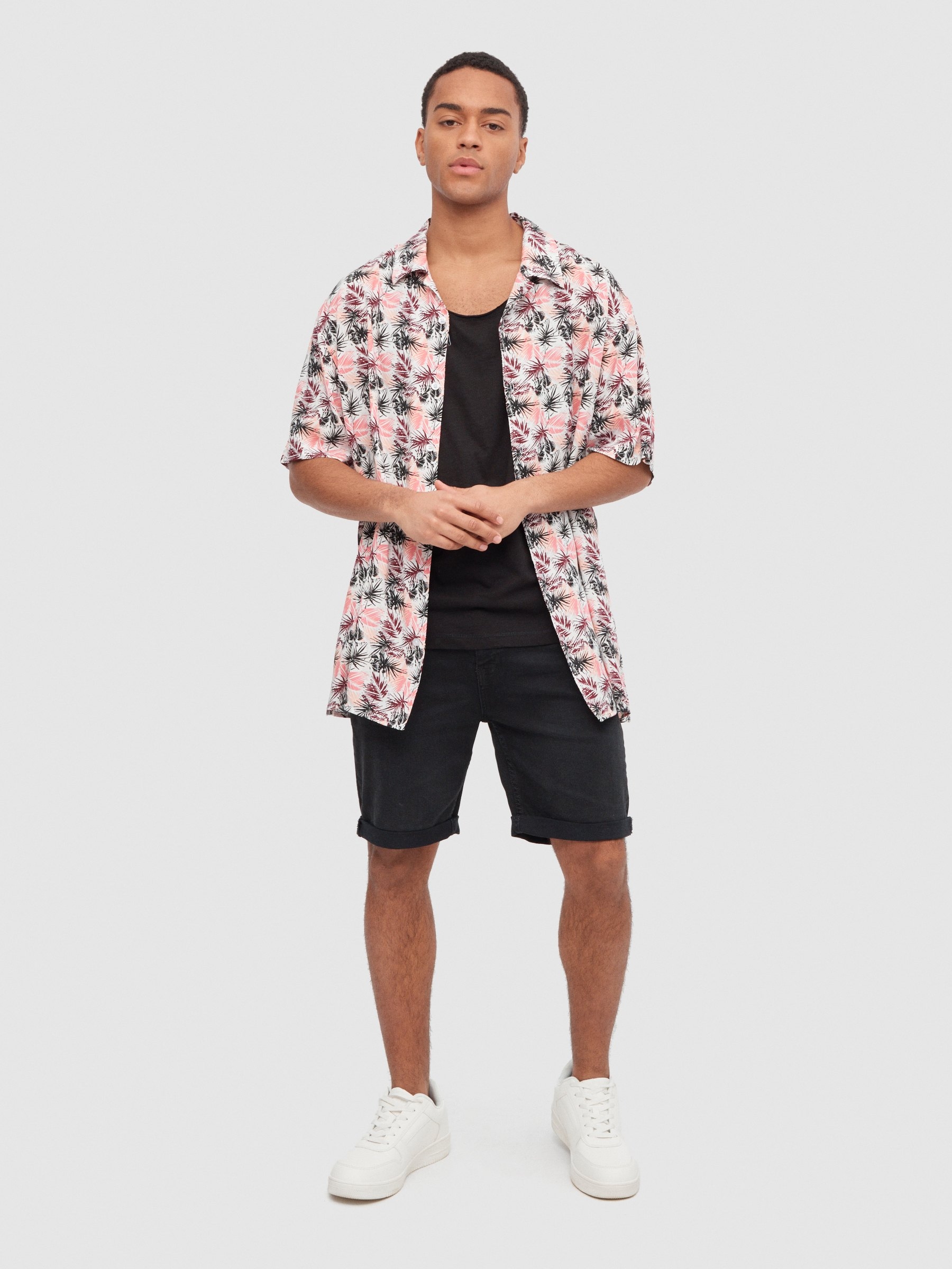 Camisa hojas de palmera blanco vista media frontal