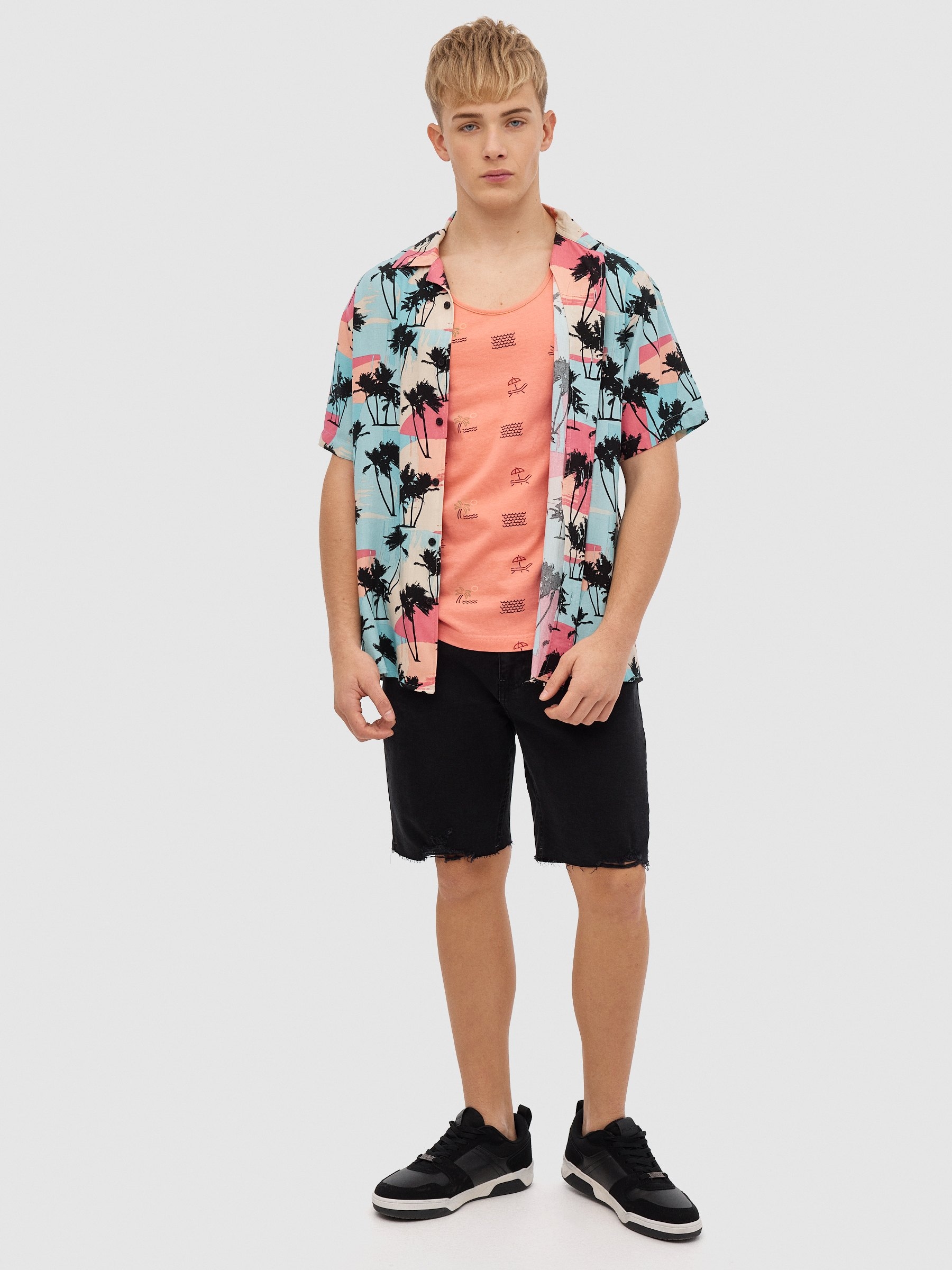 Camisa playera beige vista media frontal