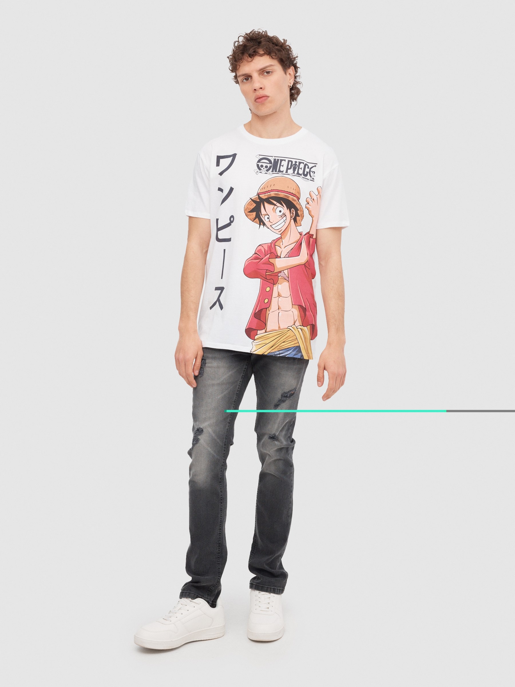 T-shirt One Piece branco vista meia frontal