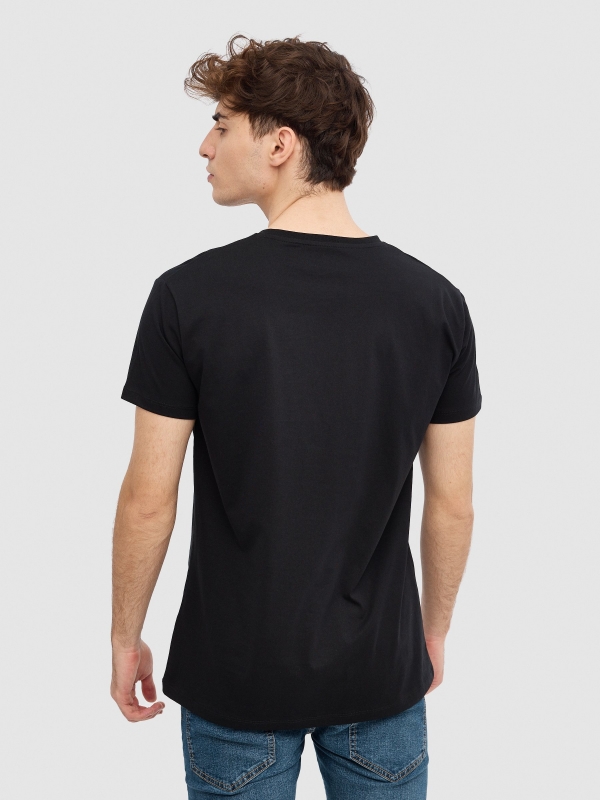 Camiseta Naruto texto negro vista media trasera