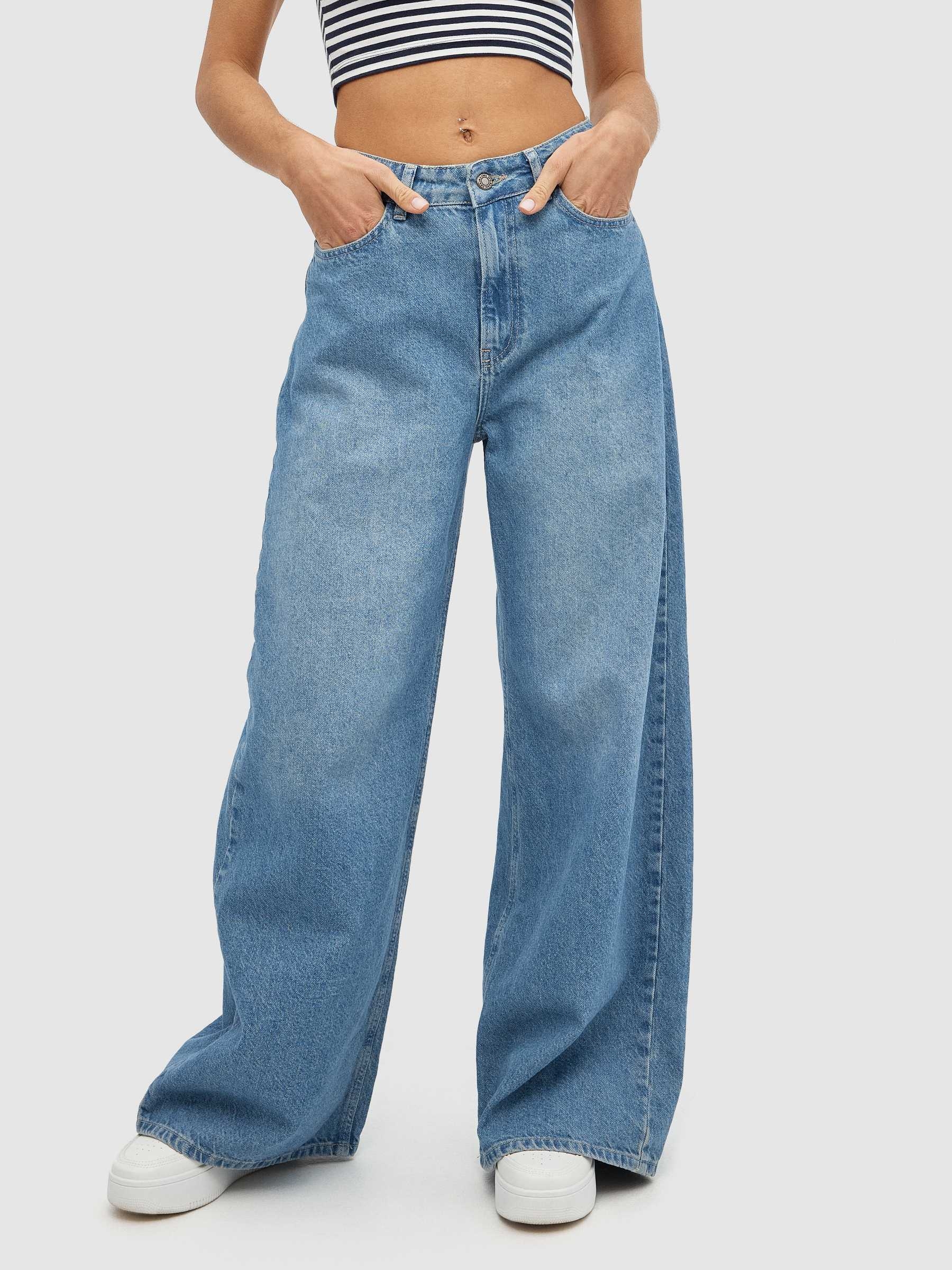 Wide leg jeans darts light blue front view