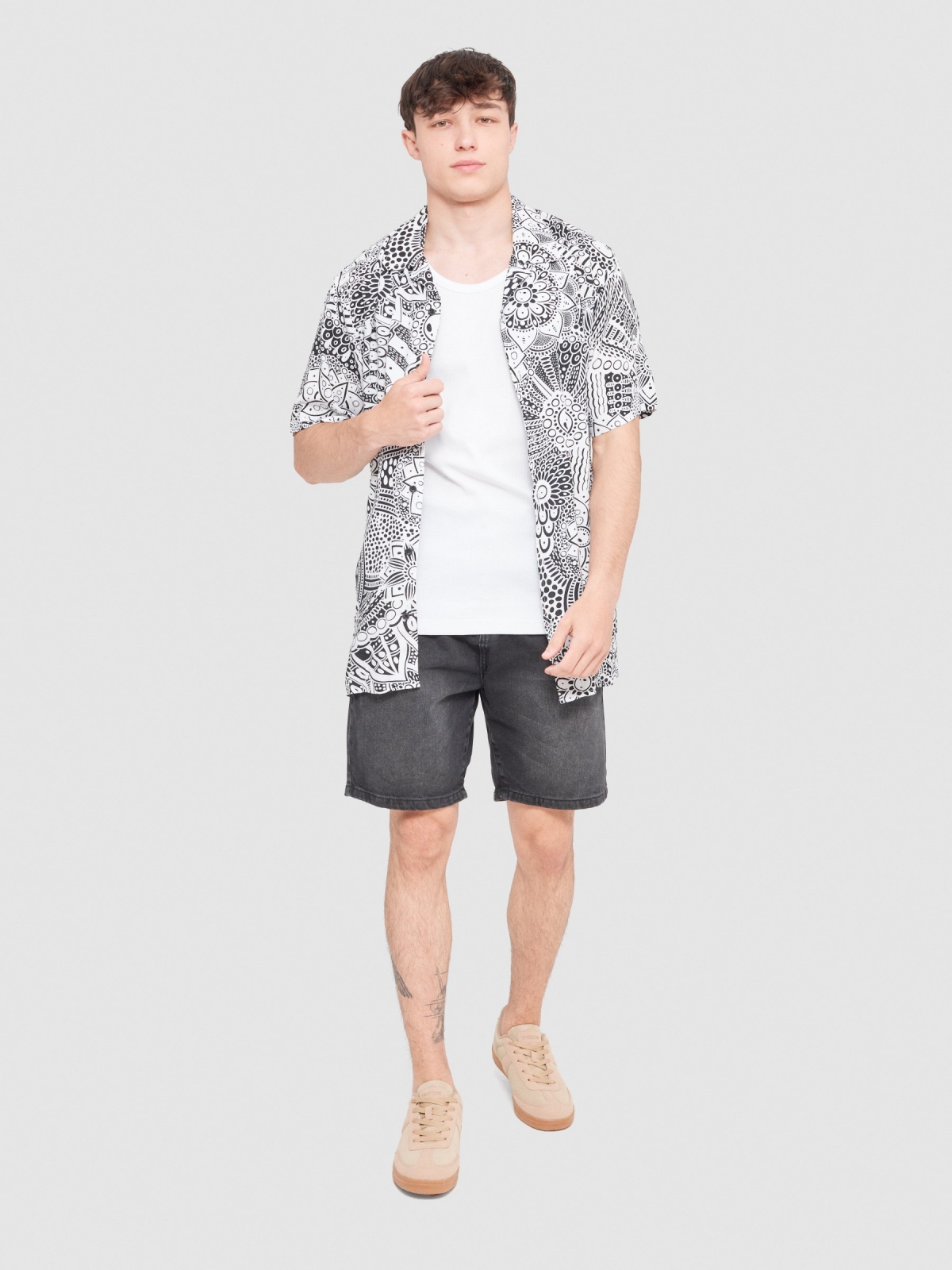 Camisa mandala preto vista geral frontal