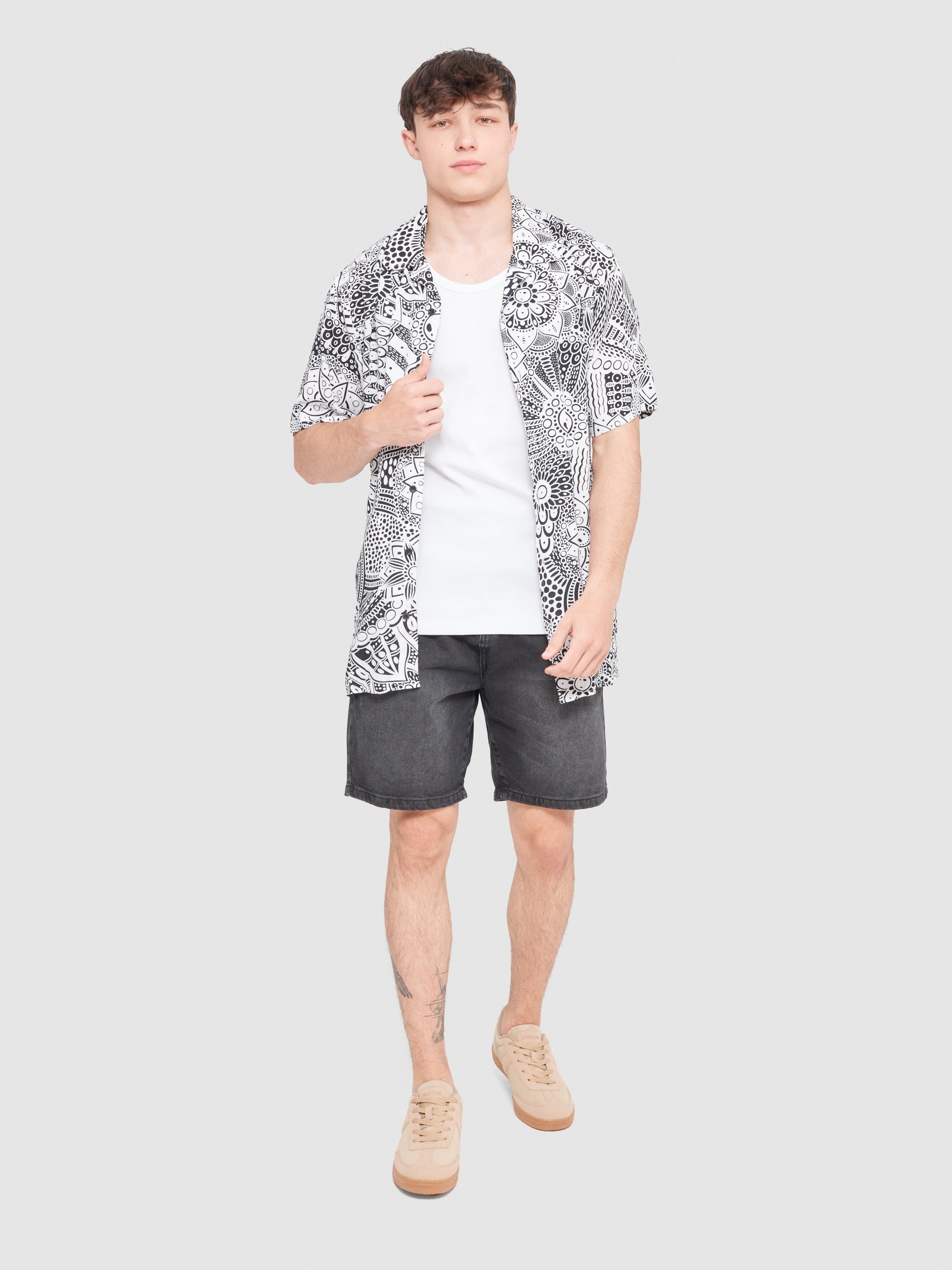 Camisa mandalas negro vista media frontal