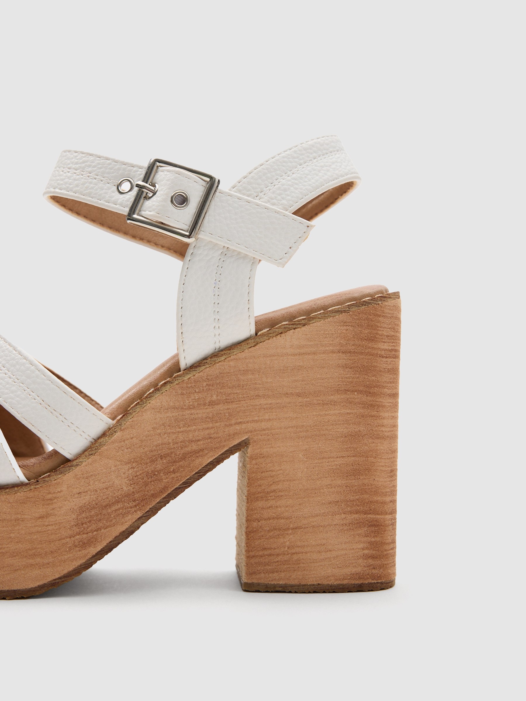 Wooden heel sandal white