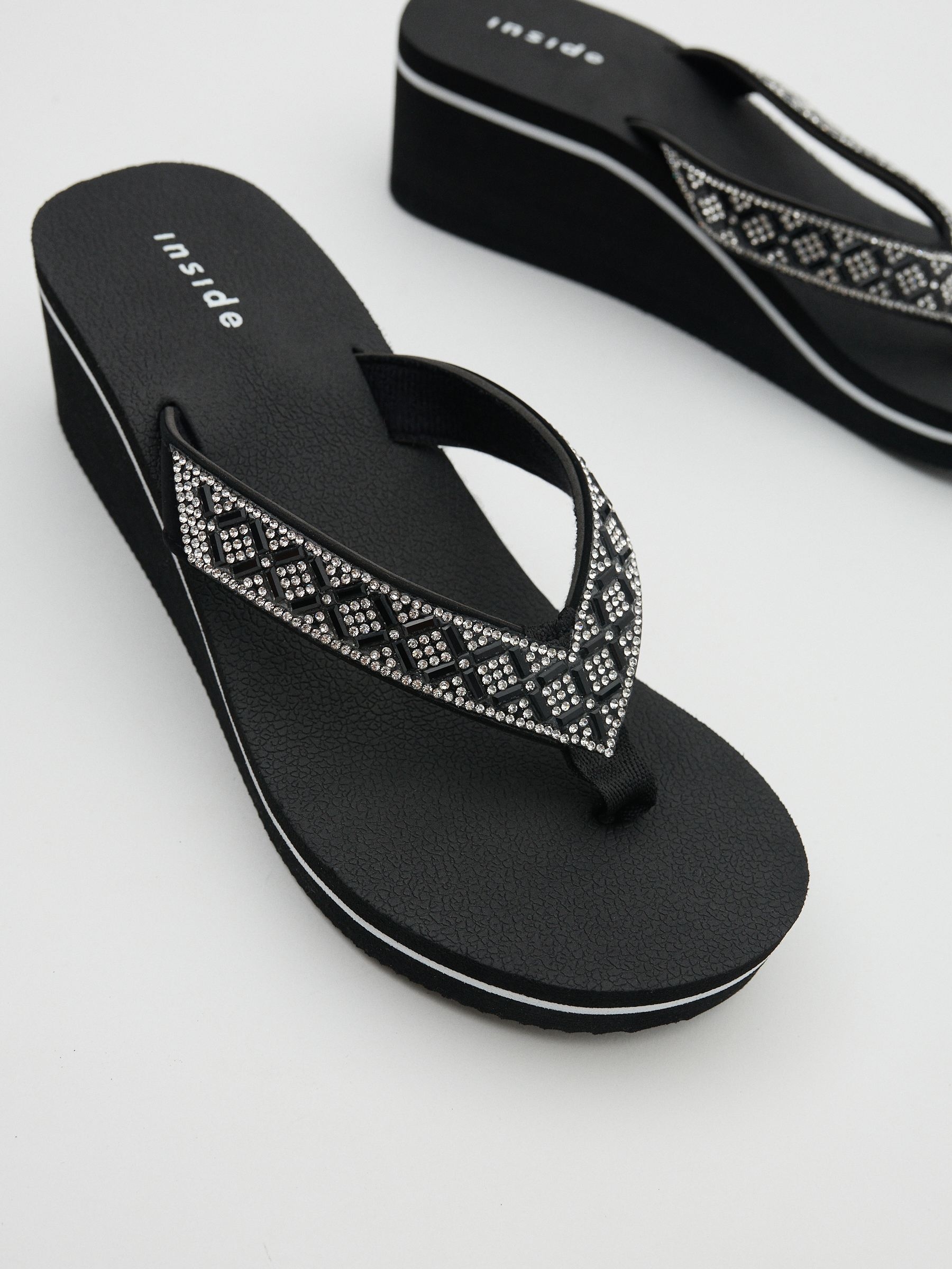 Chanclas de cuña negro