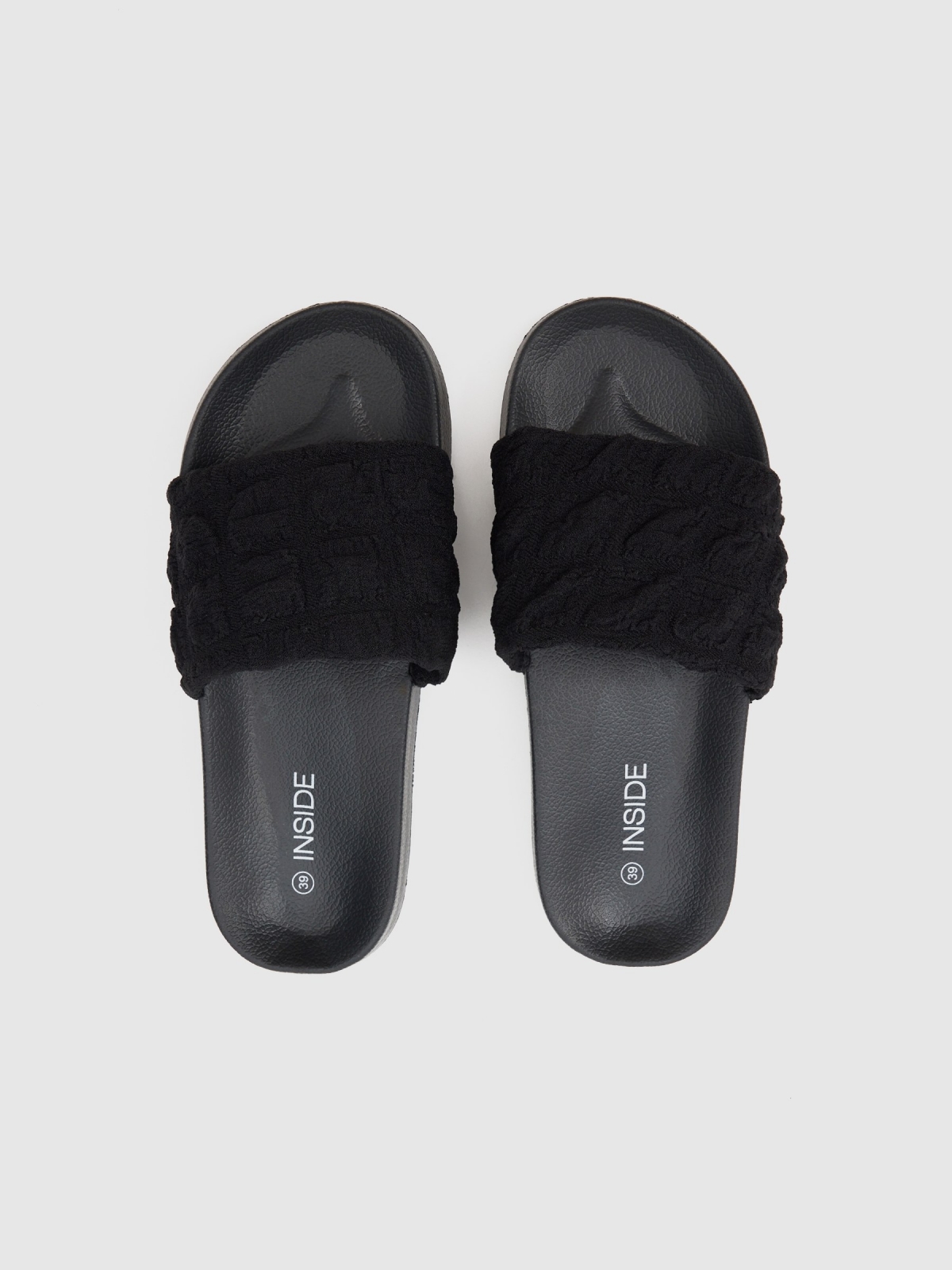 Chanclas brillo negro vista trasera 45º