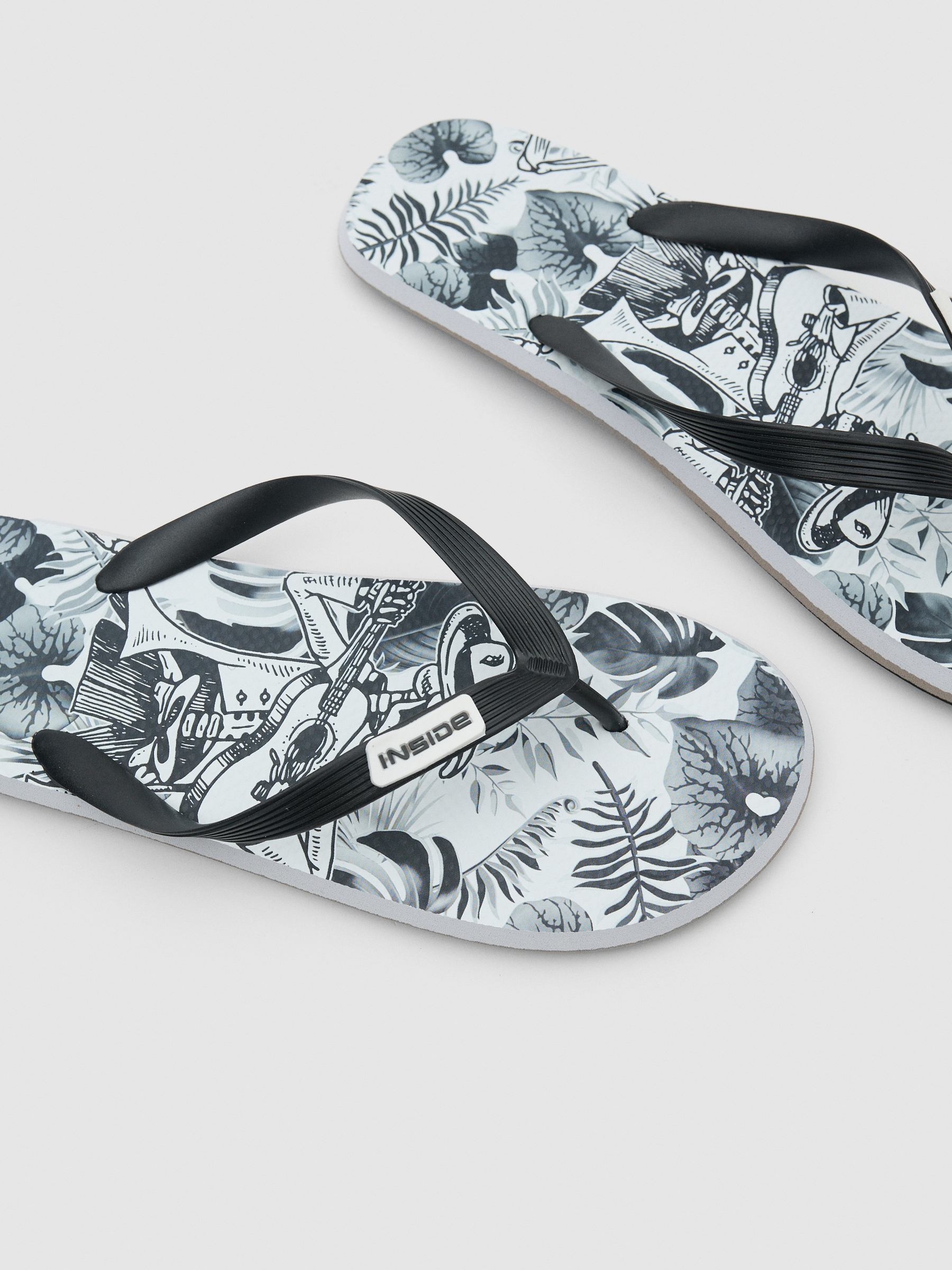 Skeleton flip flop black