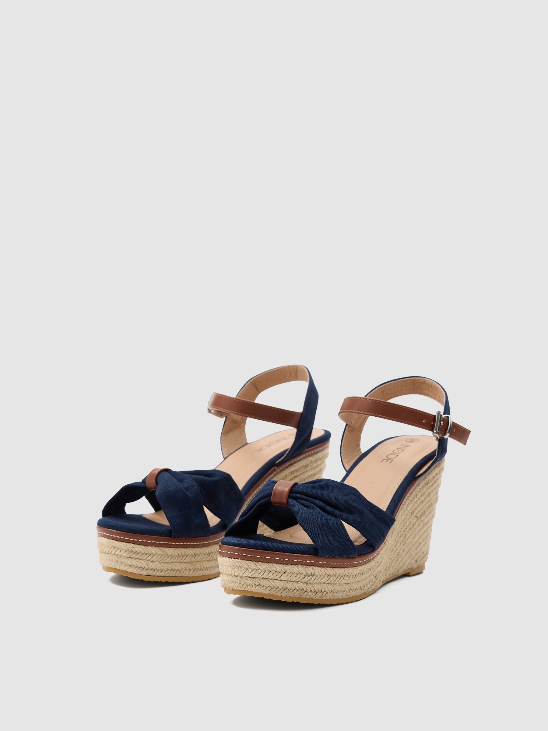 Bow wedge blue
