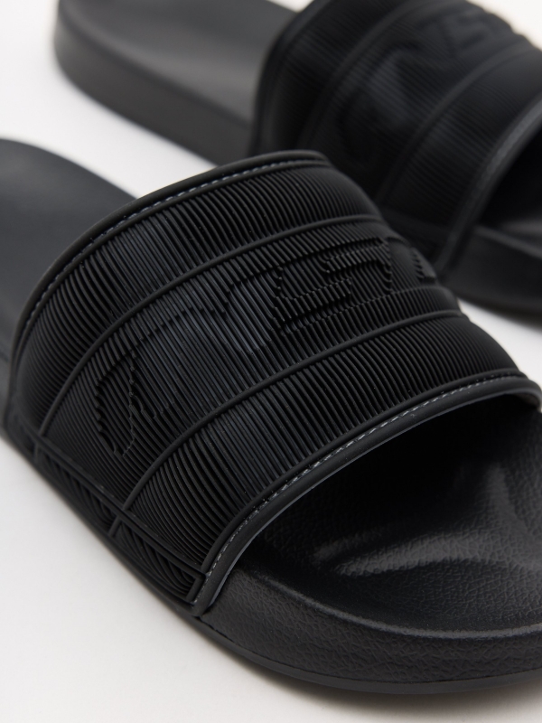 Chinelos pala confortáveis preto vista detalhe