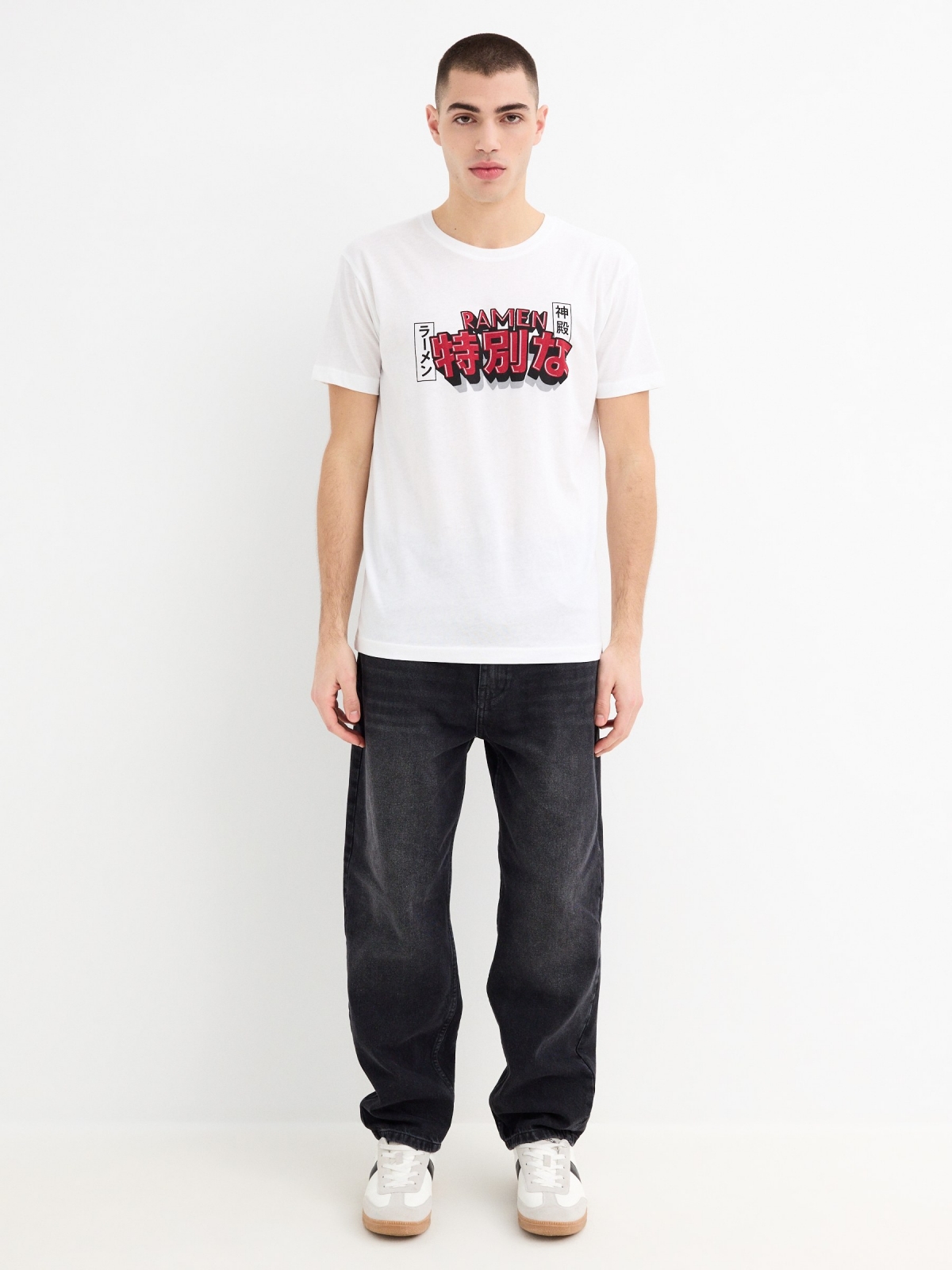 Camiseta de manga curta Ramen branco vista geral frontal