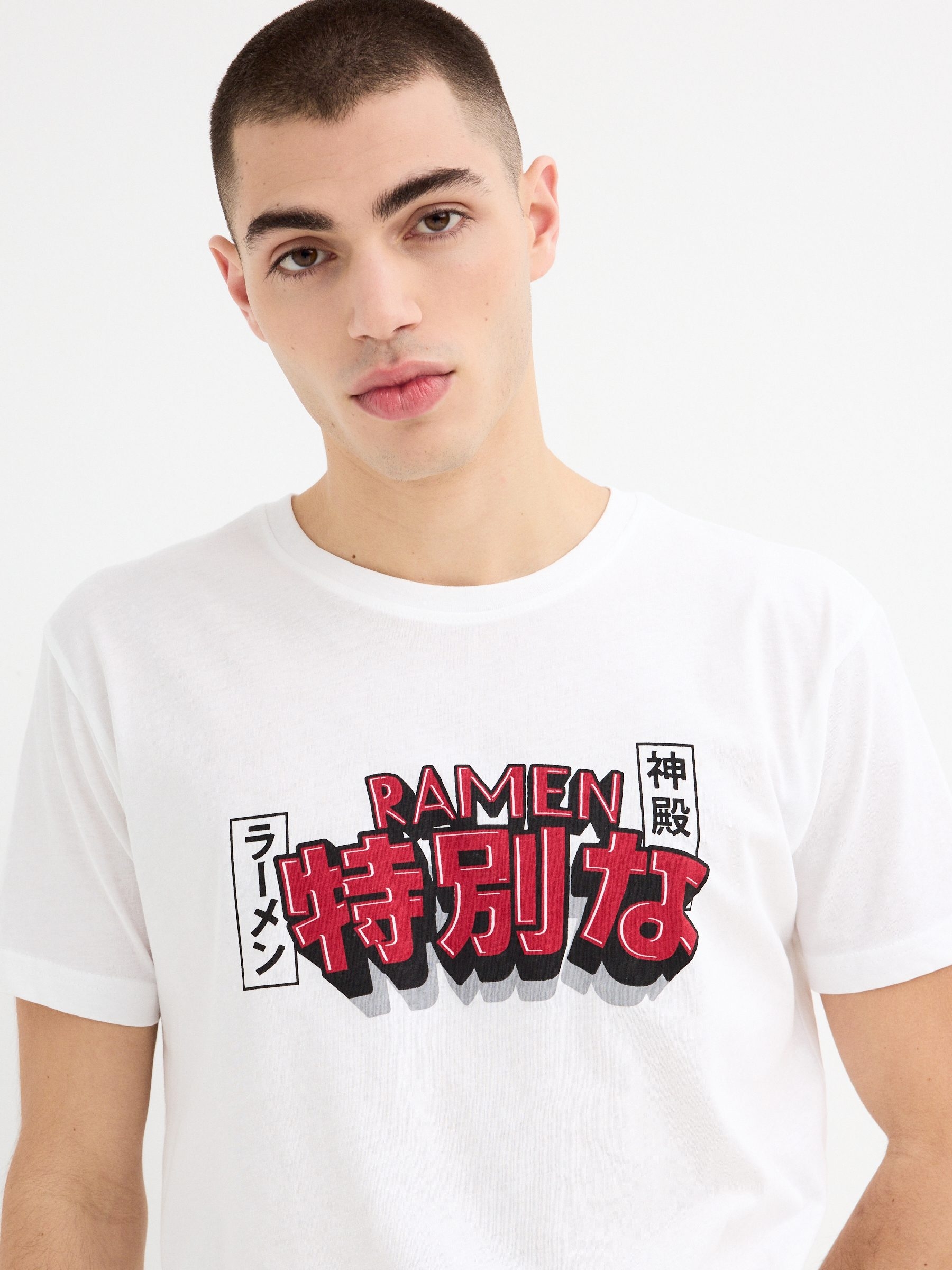 Short sleeve ramen t-shirt white middle front view