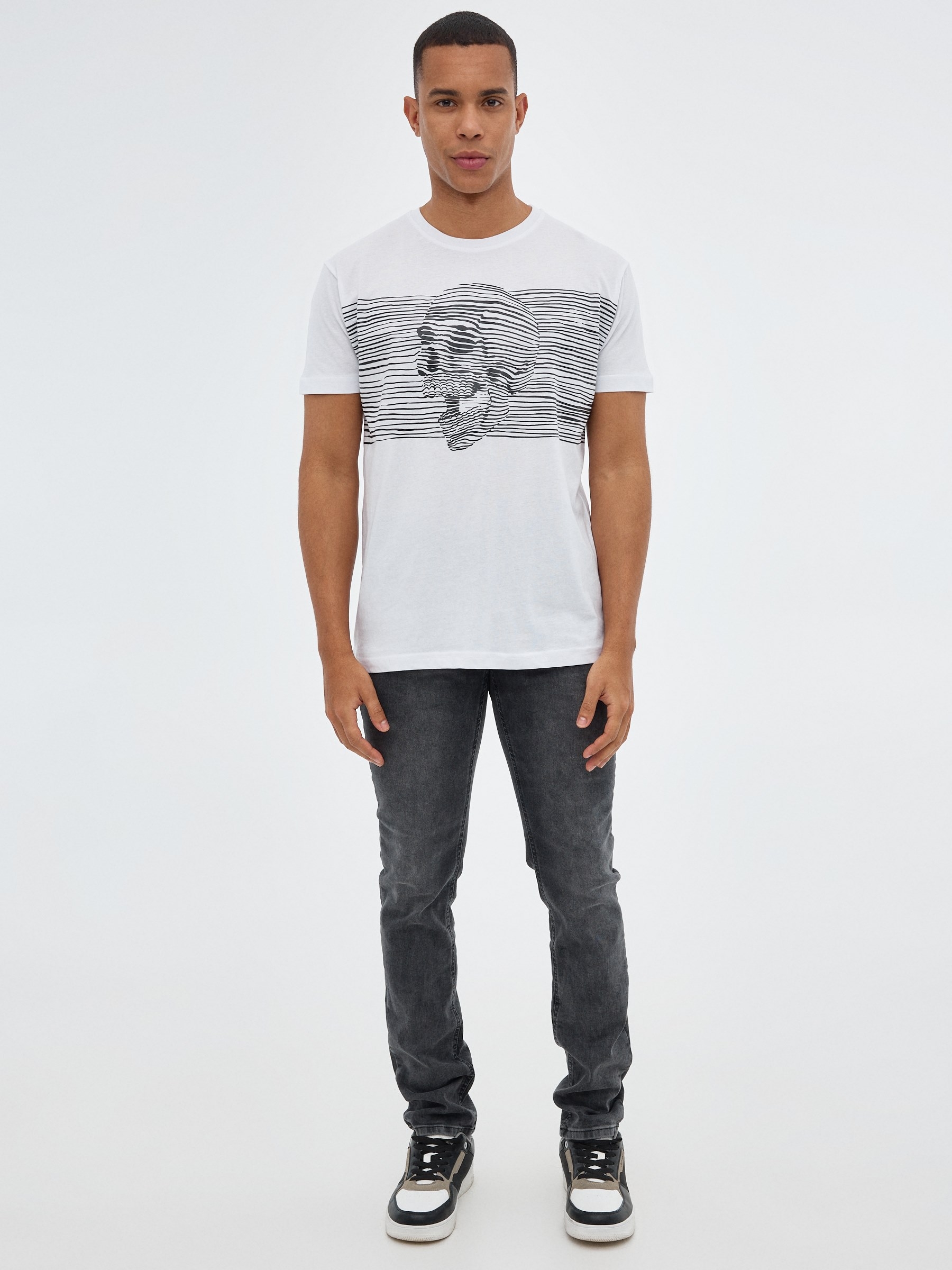 White skull t-shirt white middle front view