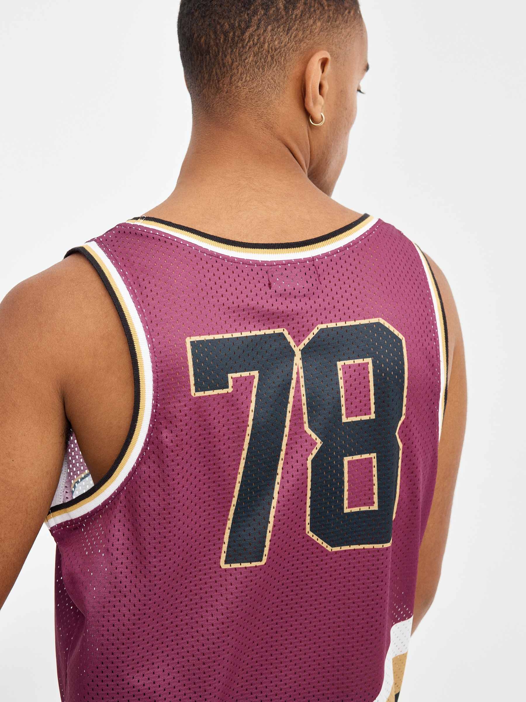 T-shirt sport KNIGHTS magenta vista meia frontal