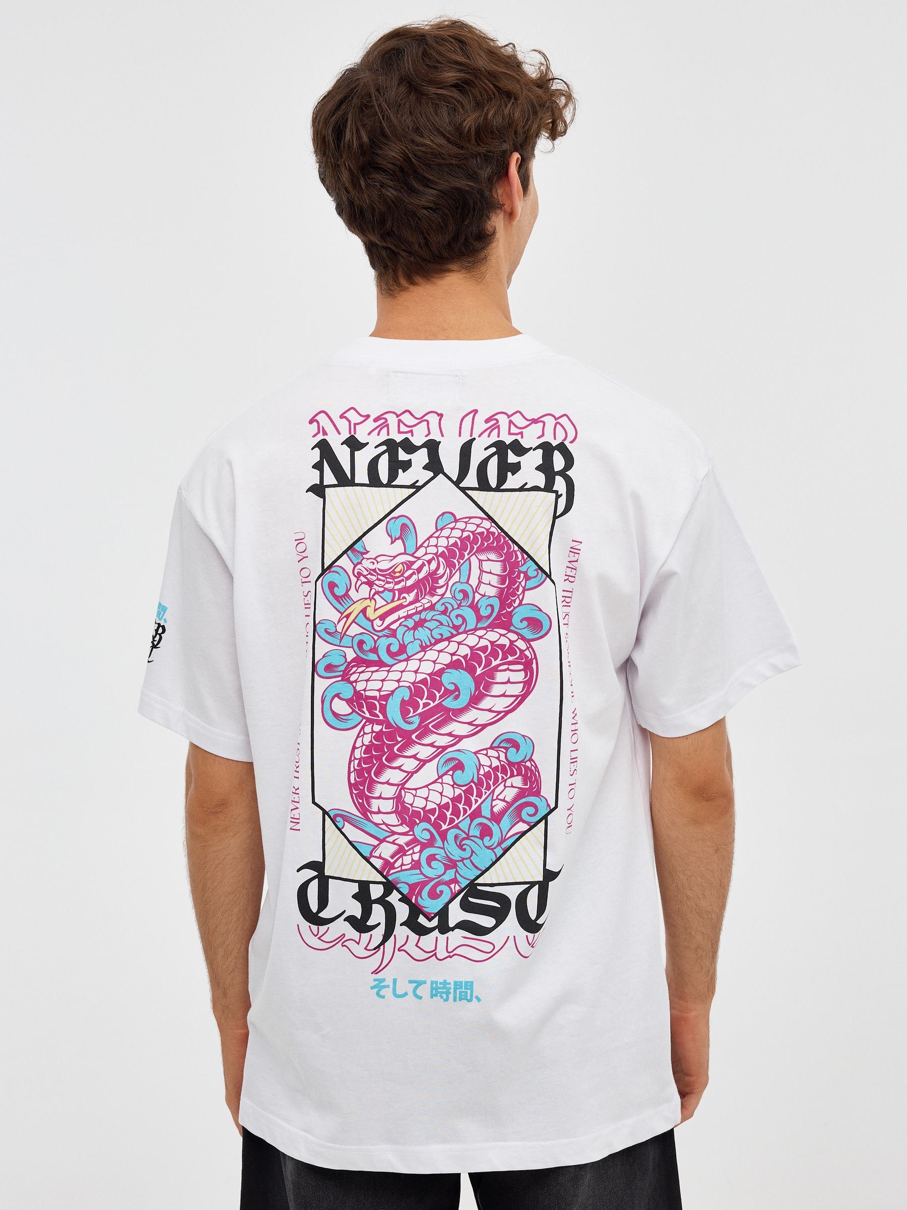 T-shirt de impressão japonesa branco vista meia frontal