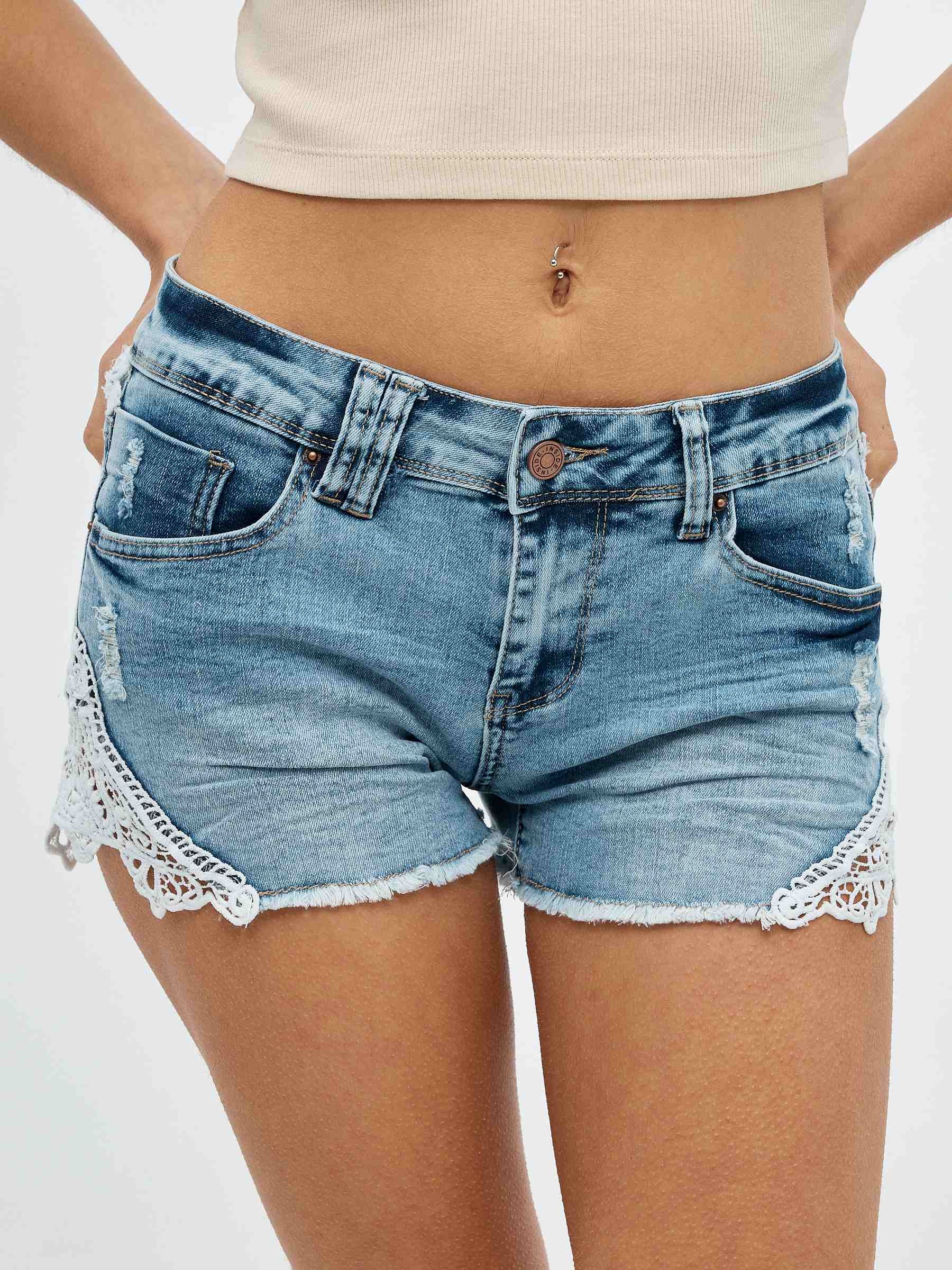 Short denim desgastado crochet azul vista media frontal