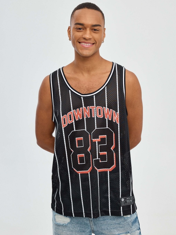 Camiseta Downtown 83 preto vista meia frontal